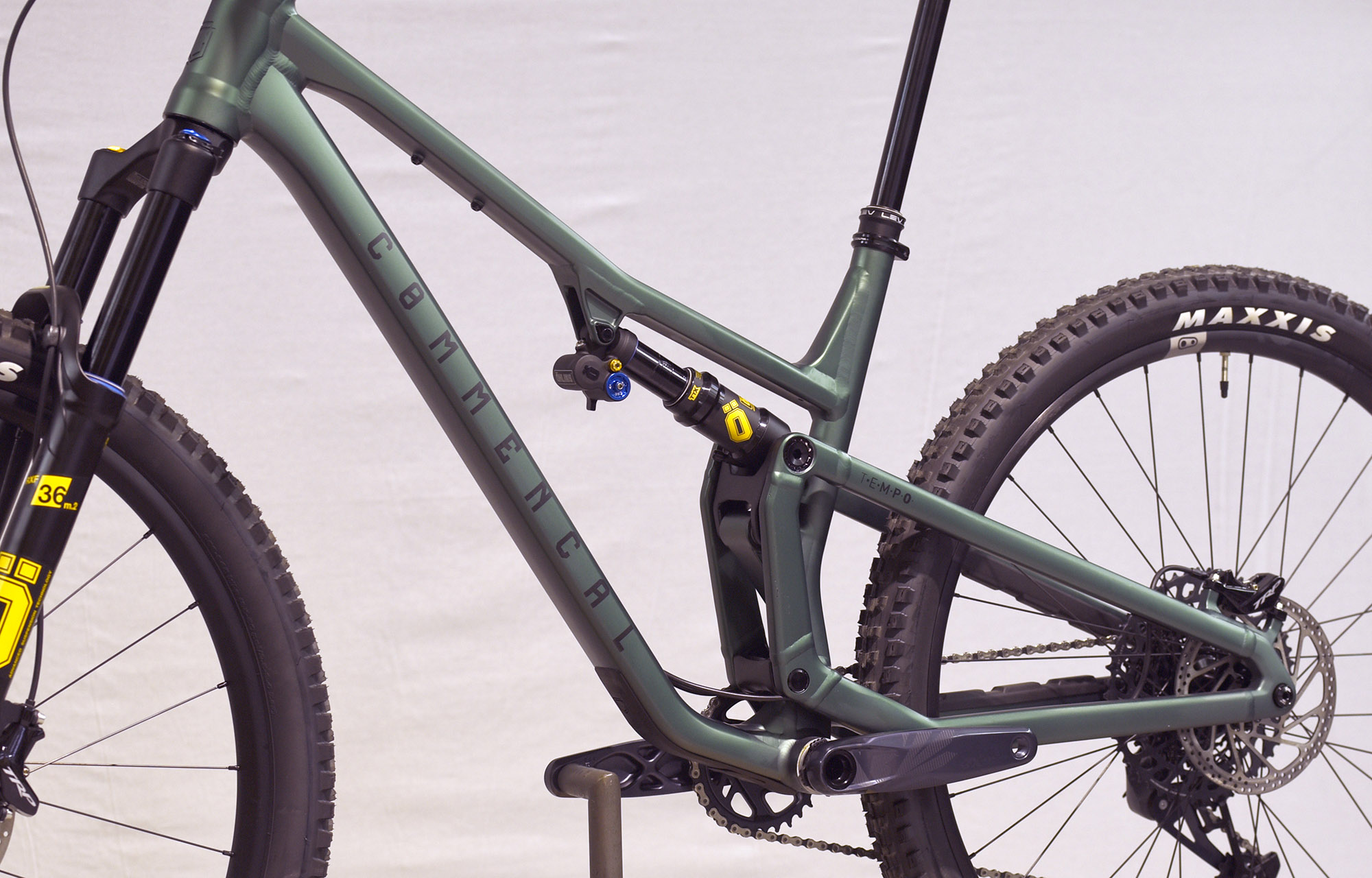 COMMENCAL T.E.M.P.O. OHLINS EDITION METALLIC GREEN - L (22123803) image number null