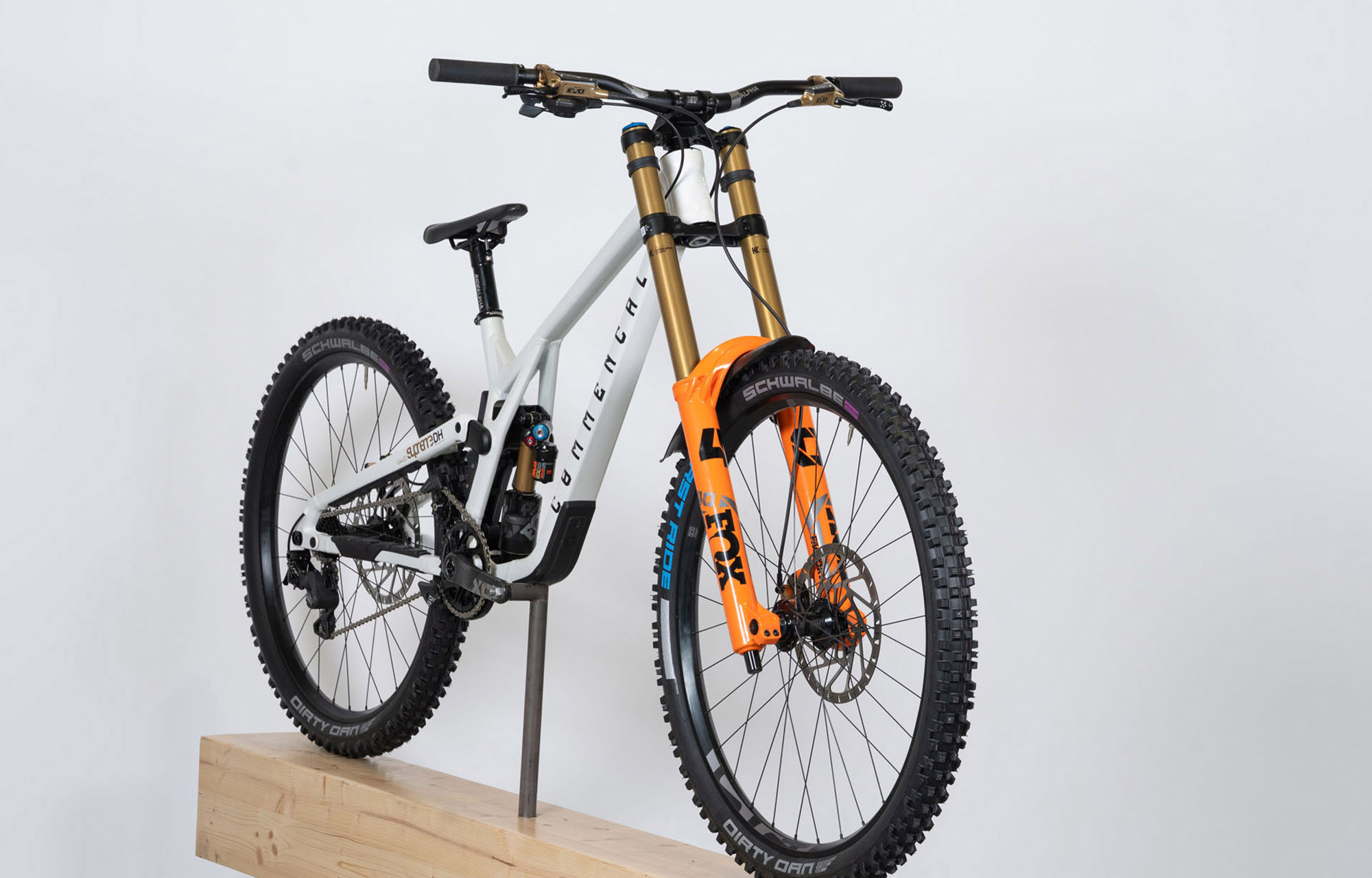 COMMENCAL SUPREME DH V5 SIGNATURE PURE WHITE ALC - S (24100026) image large number 2