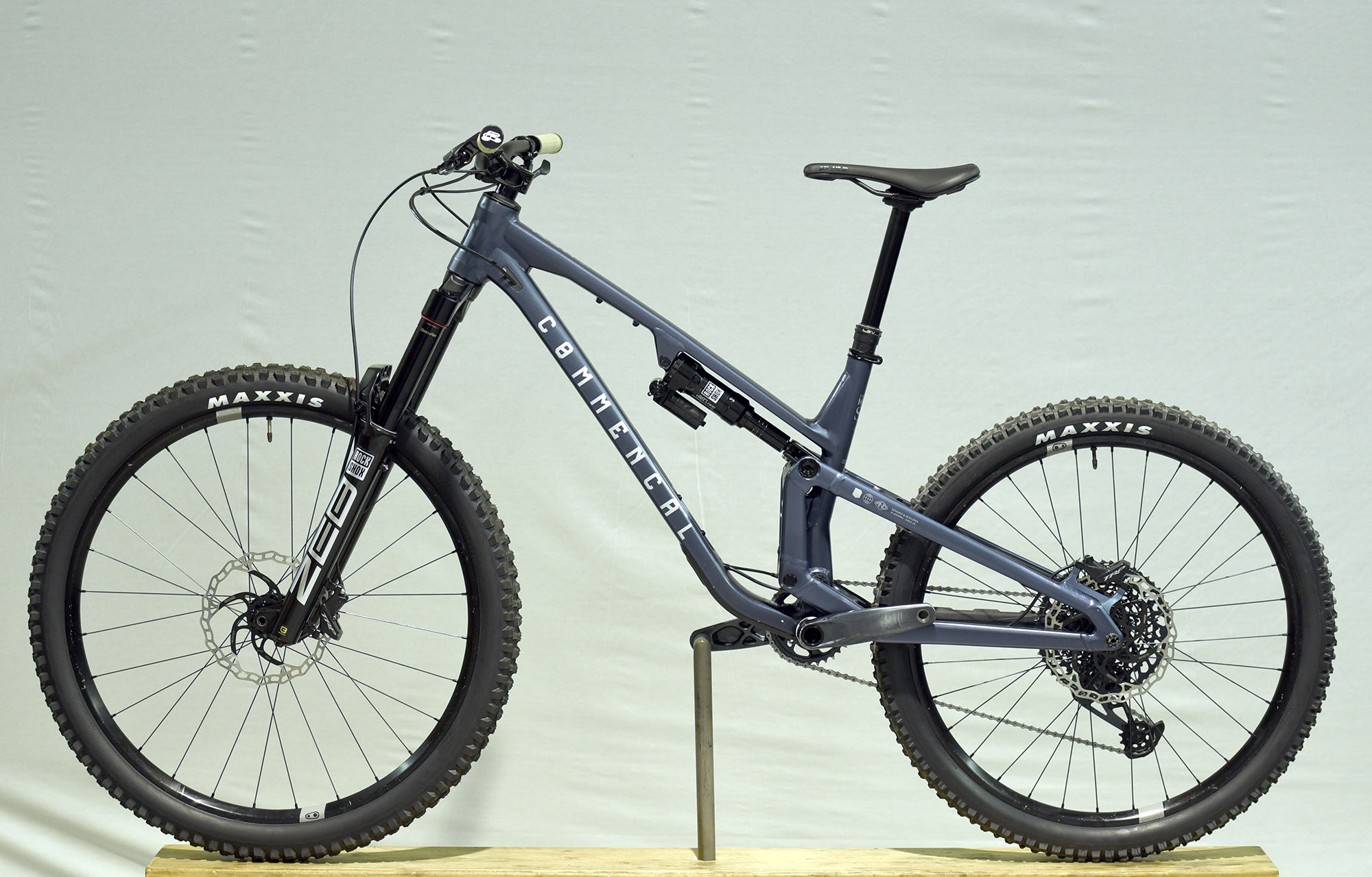 COMMENCAL META SX V5 RACE SPARKLY BLUE - M (23131702) image number null