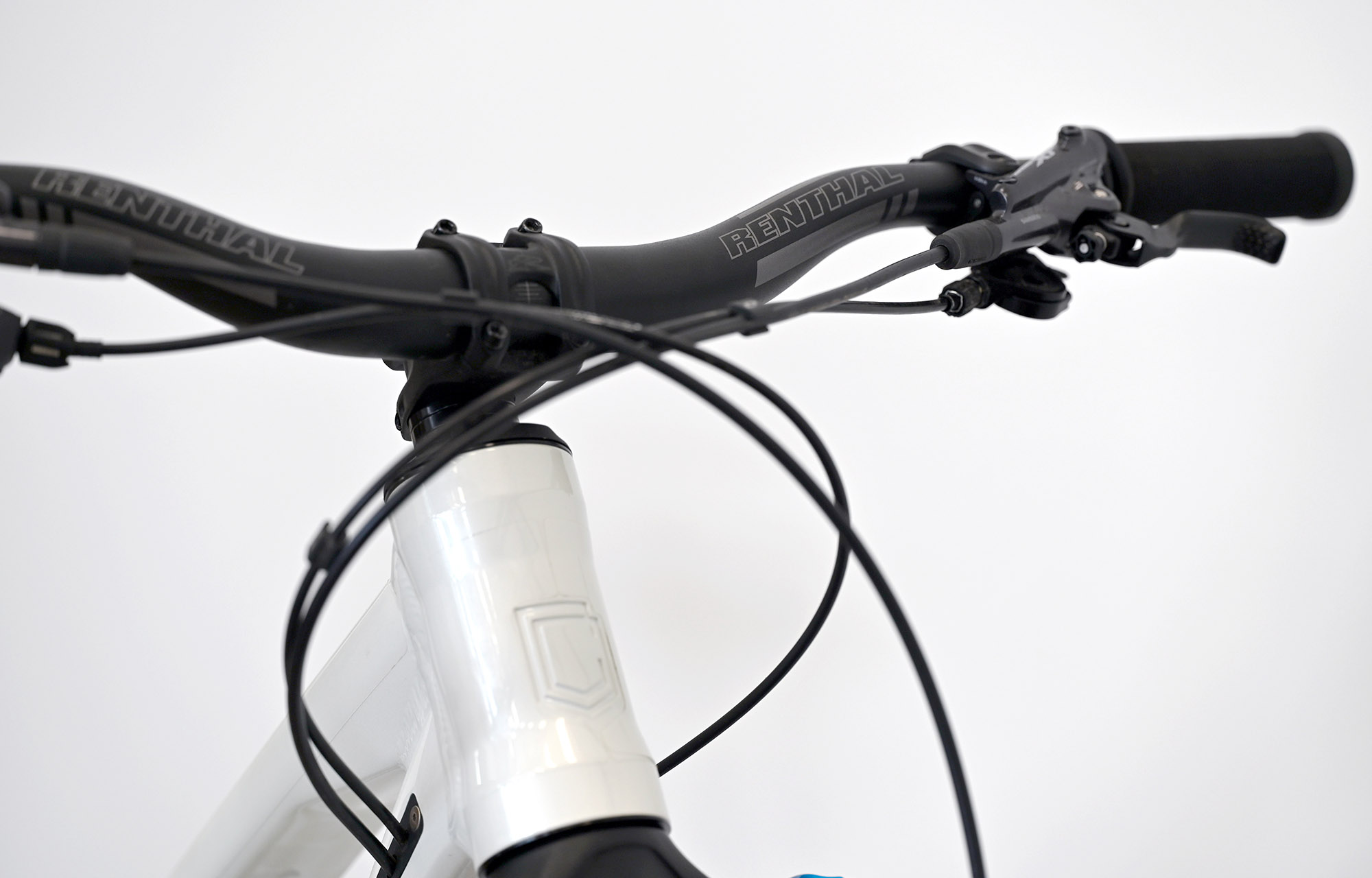COMMENCAL META V5 SIGNATURE CLEAR SILVER - M (23121002) image number null
