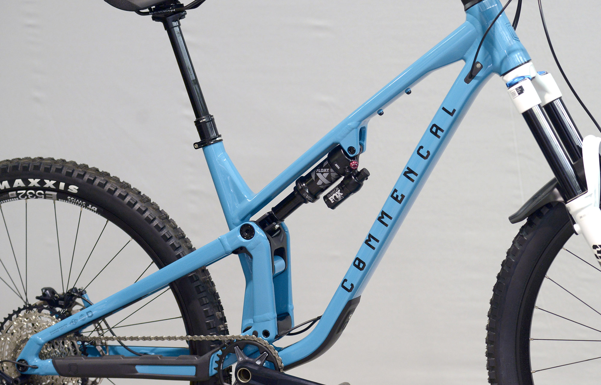 COMMENCAL META V5 ESSENTIAL URANIAN BLUE - M (23121202) image number null