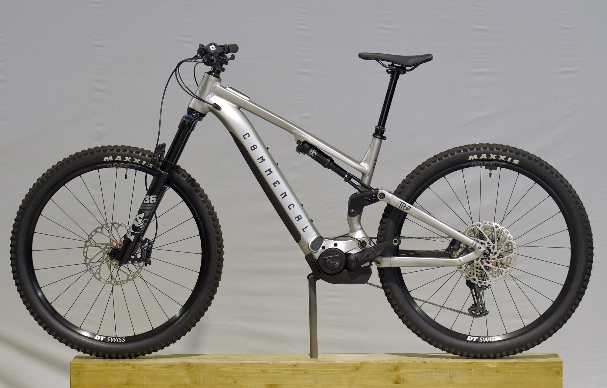 COMMENCAL META POWER TR BOSCH ESSENTIAL SILVER - L (22180203) 7km image number null
