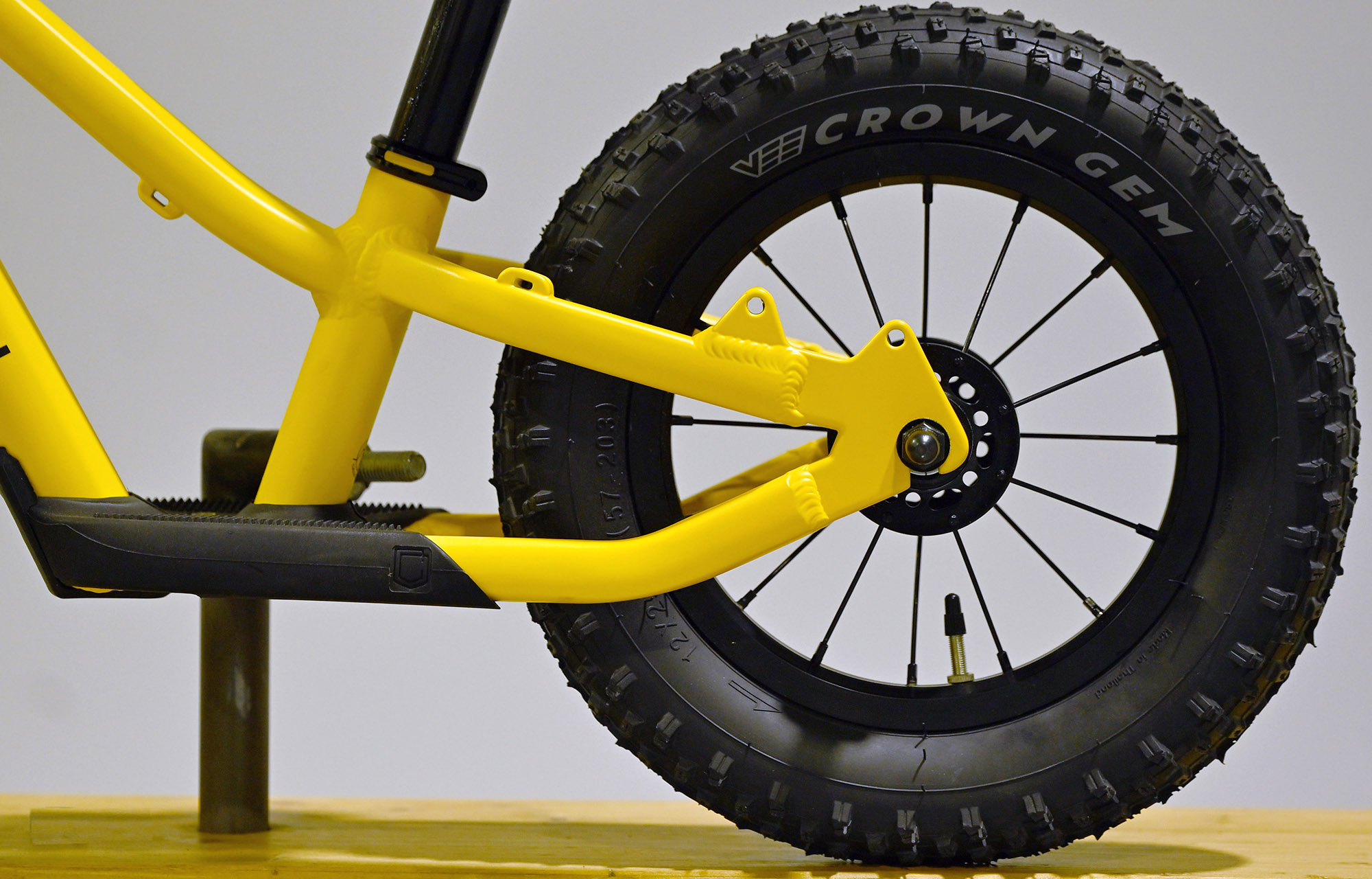 COMMENCAL RAMONES 12 PUSH BIKE OHLINS YELLOW - (23177801) image cover number large 3
