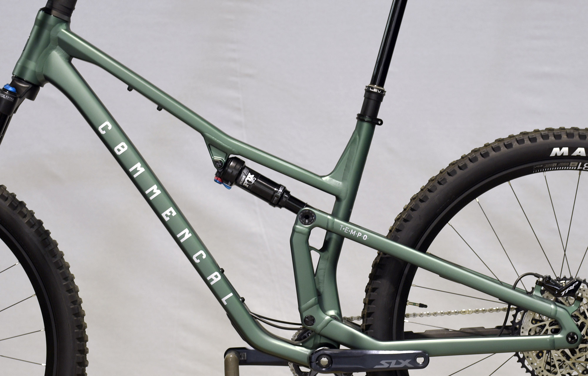 COMMENCAL T.E.M.P.O. ESSENTIAL METALLIC GREEN - L (22120903) image number null