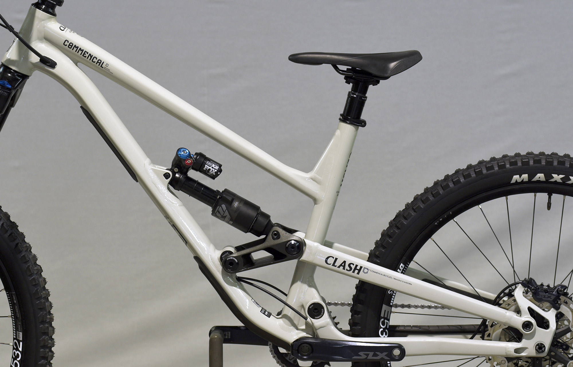 COMMENCAL CLASH ESSENTIAL ASH GREY - L (22132603) image number null