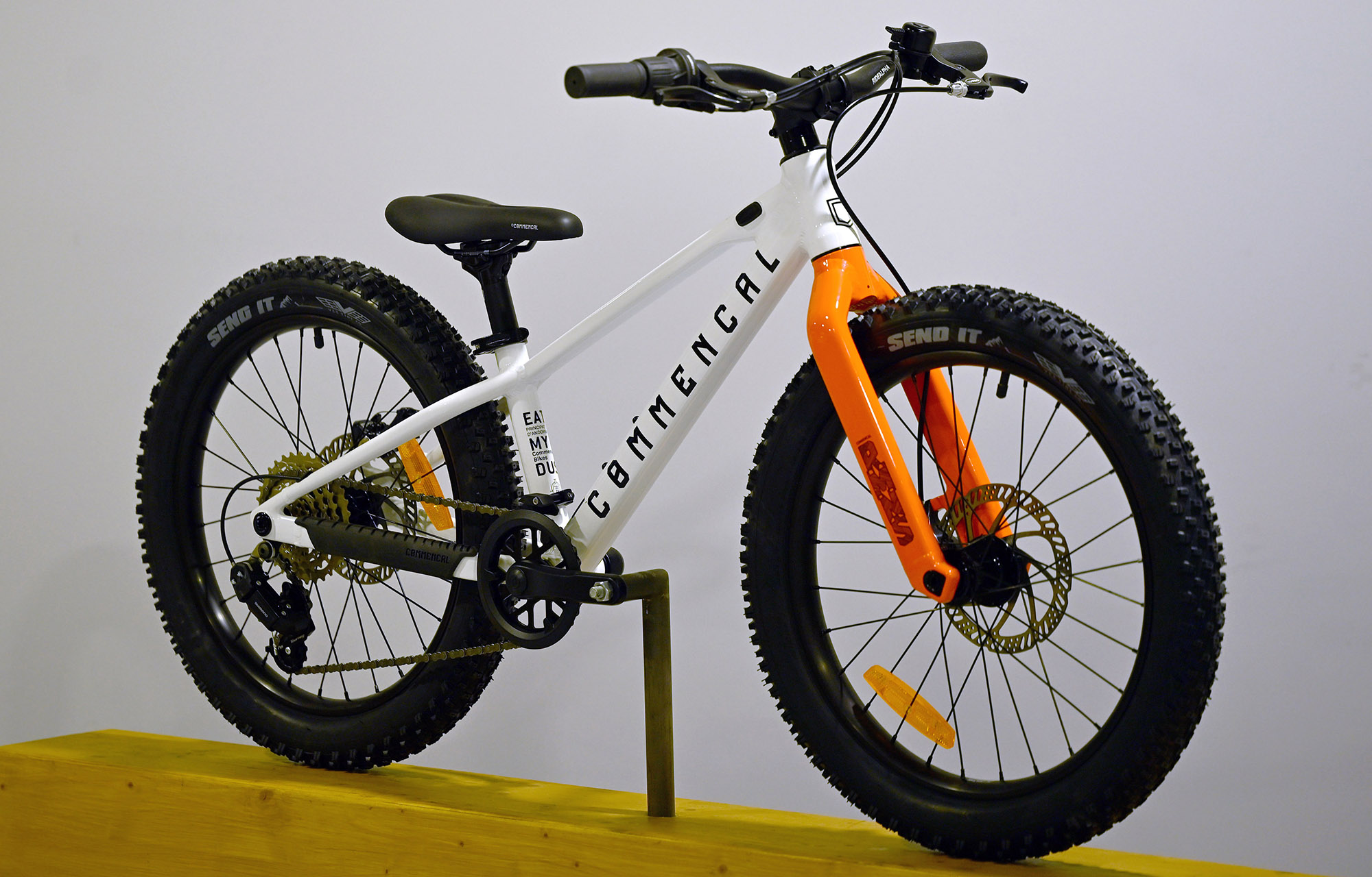 COMMENCAL RAMONES 20 REVOSHIFT PURE WHITE - (23177852) image cover number large 2