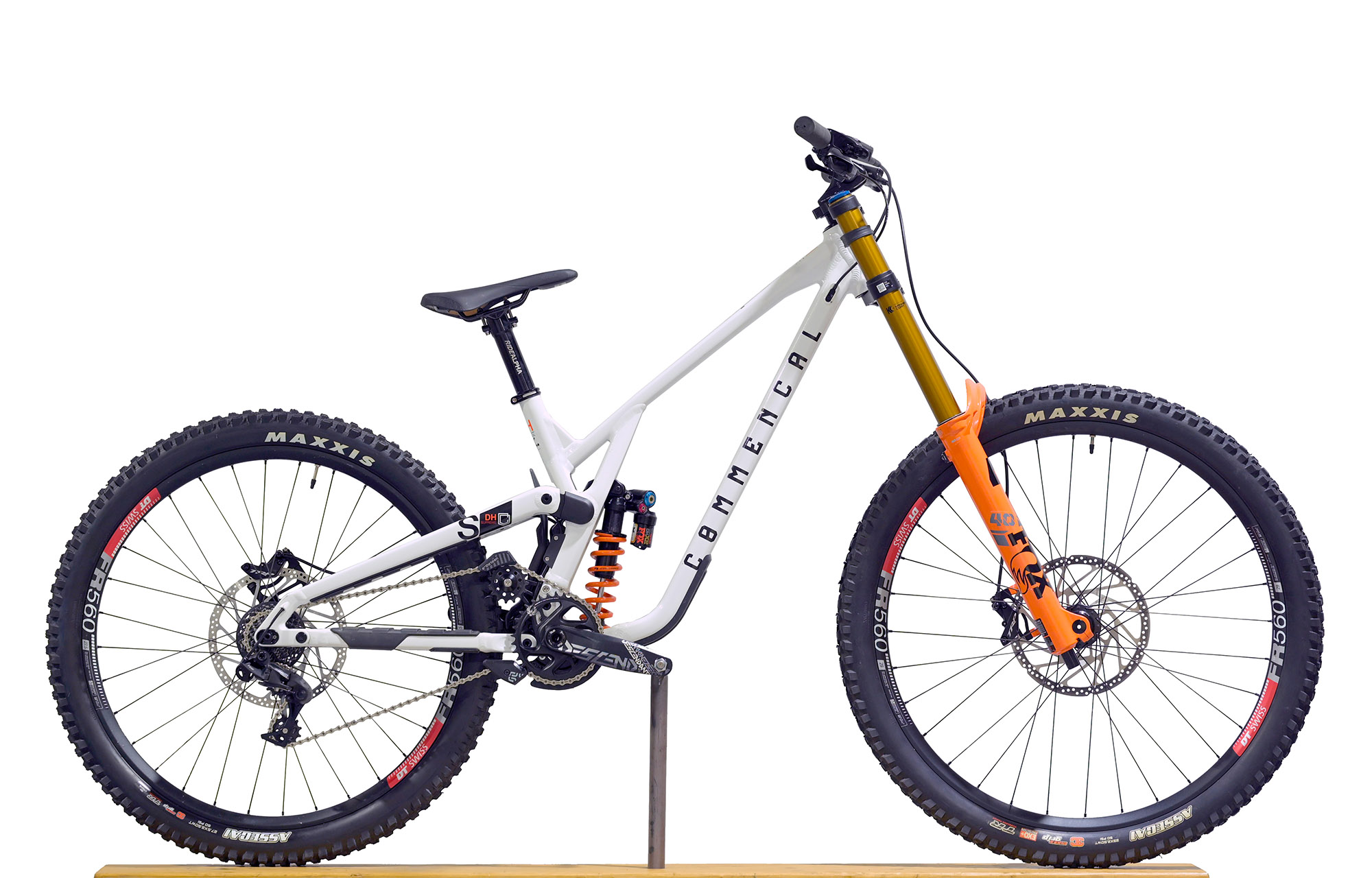 COMMENCAL SUPREME DH V5 SIGNATURE PURE WHITE - S (22150901) image number null