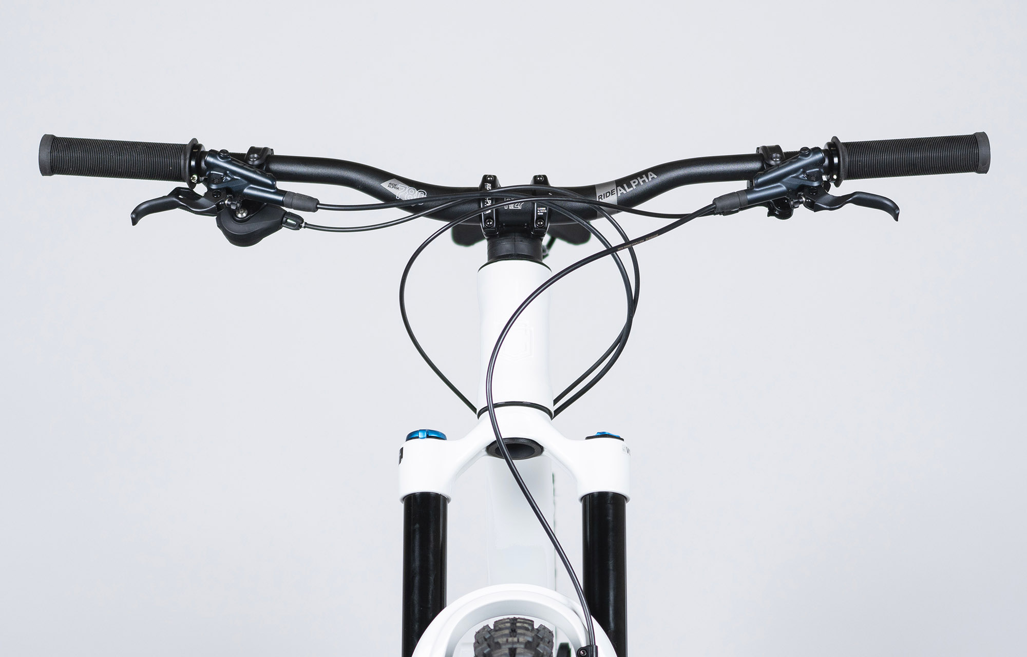 COMMENCAL META V5 ESSENTIAL PURE WHITE - M (23121202) image number null