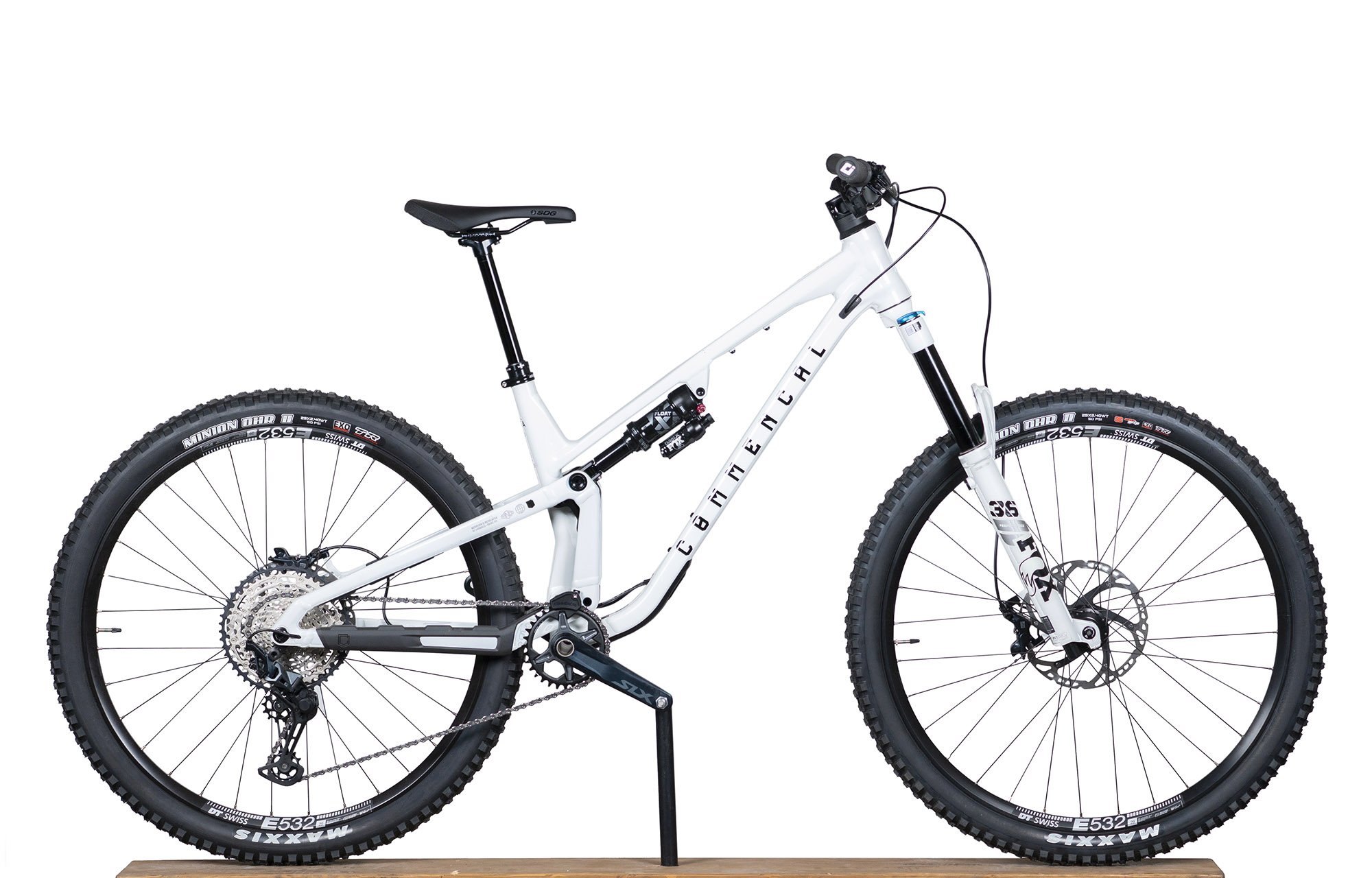 COMMENCAL META V5 ESSENTIAL PURE WHITE - M (23121202) image number null
