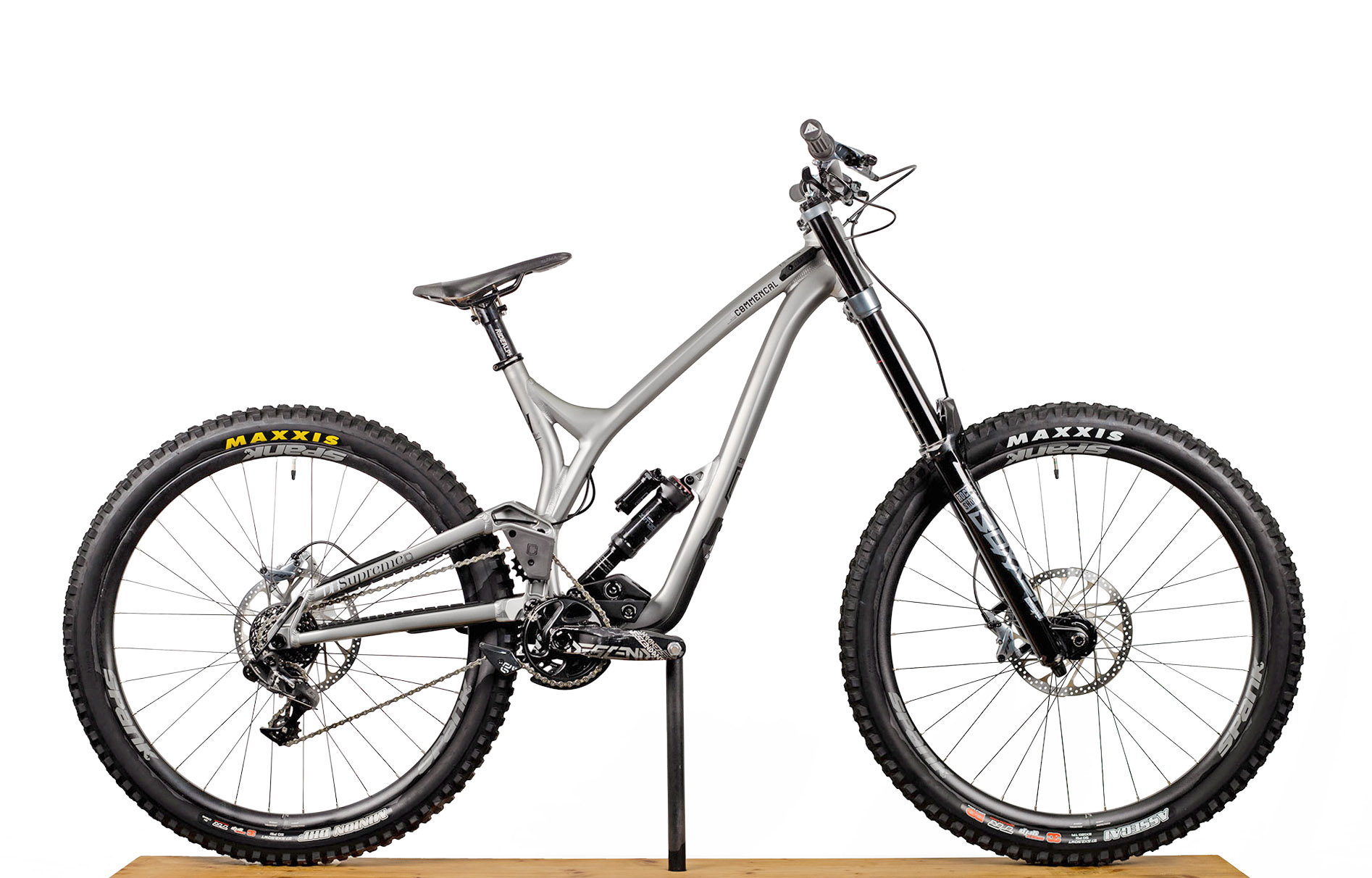 COMMENCAL SUPREME DH V4 XS SILVER (22170900) image number null
