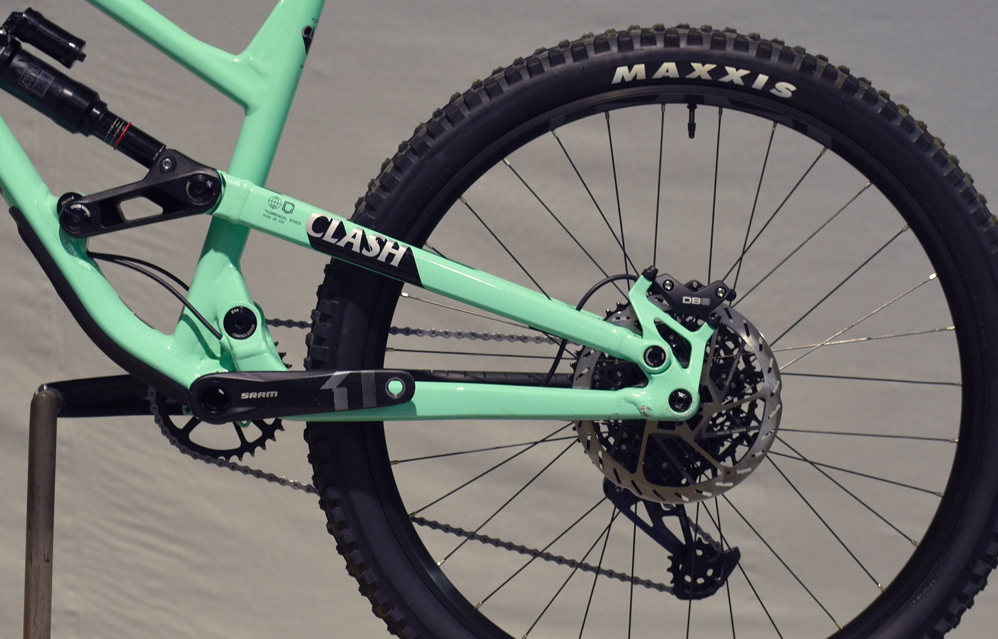 COMMENCAL CLASH RIDE EMERALD  GREEN NEW ROCKSHOX - M (23130102) image number null
