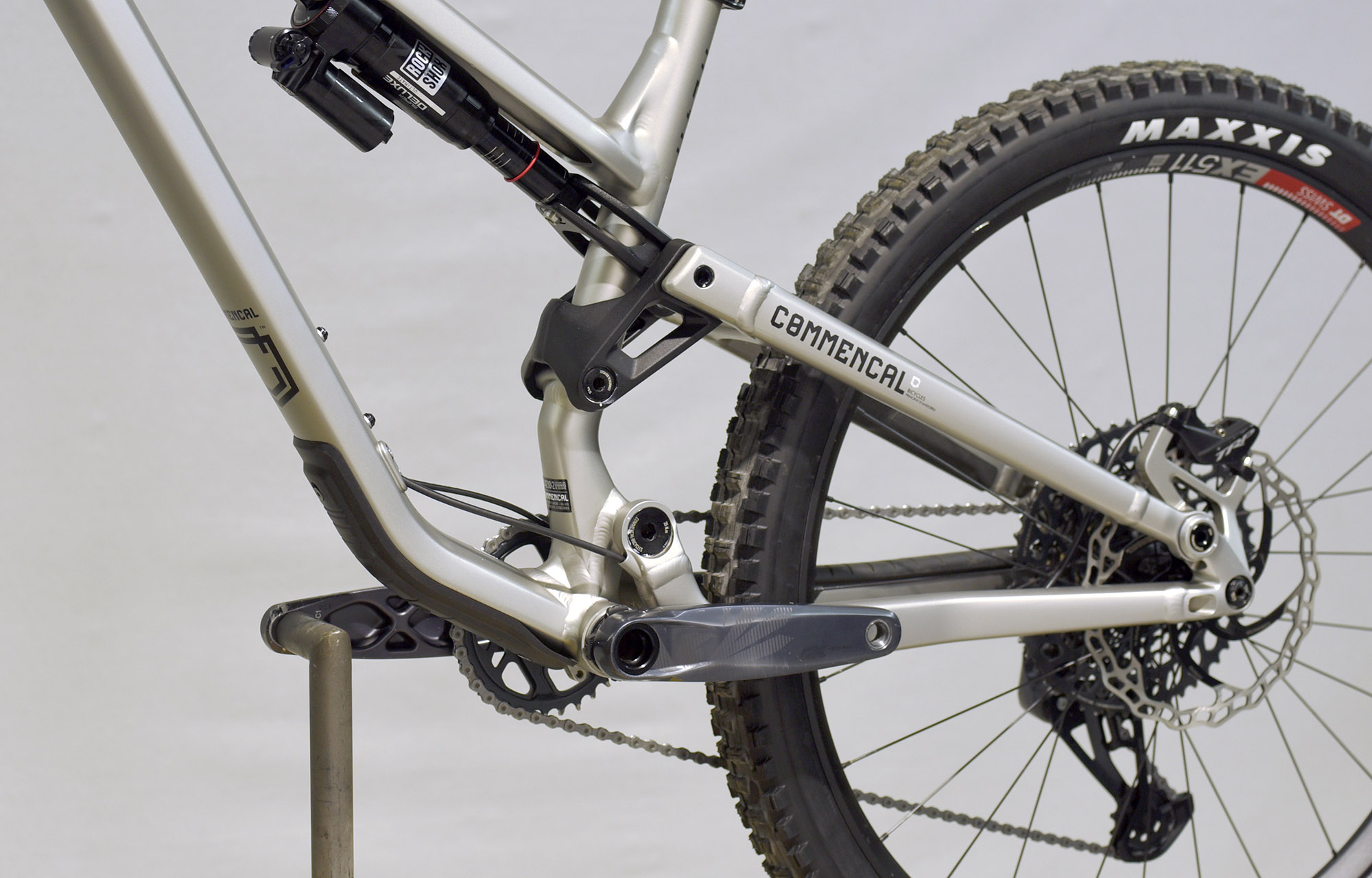 COMMENCAL META SX RACE SILVER - M (22130802) image number null