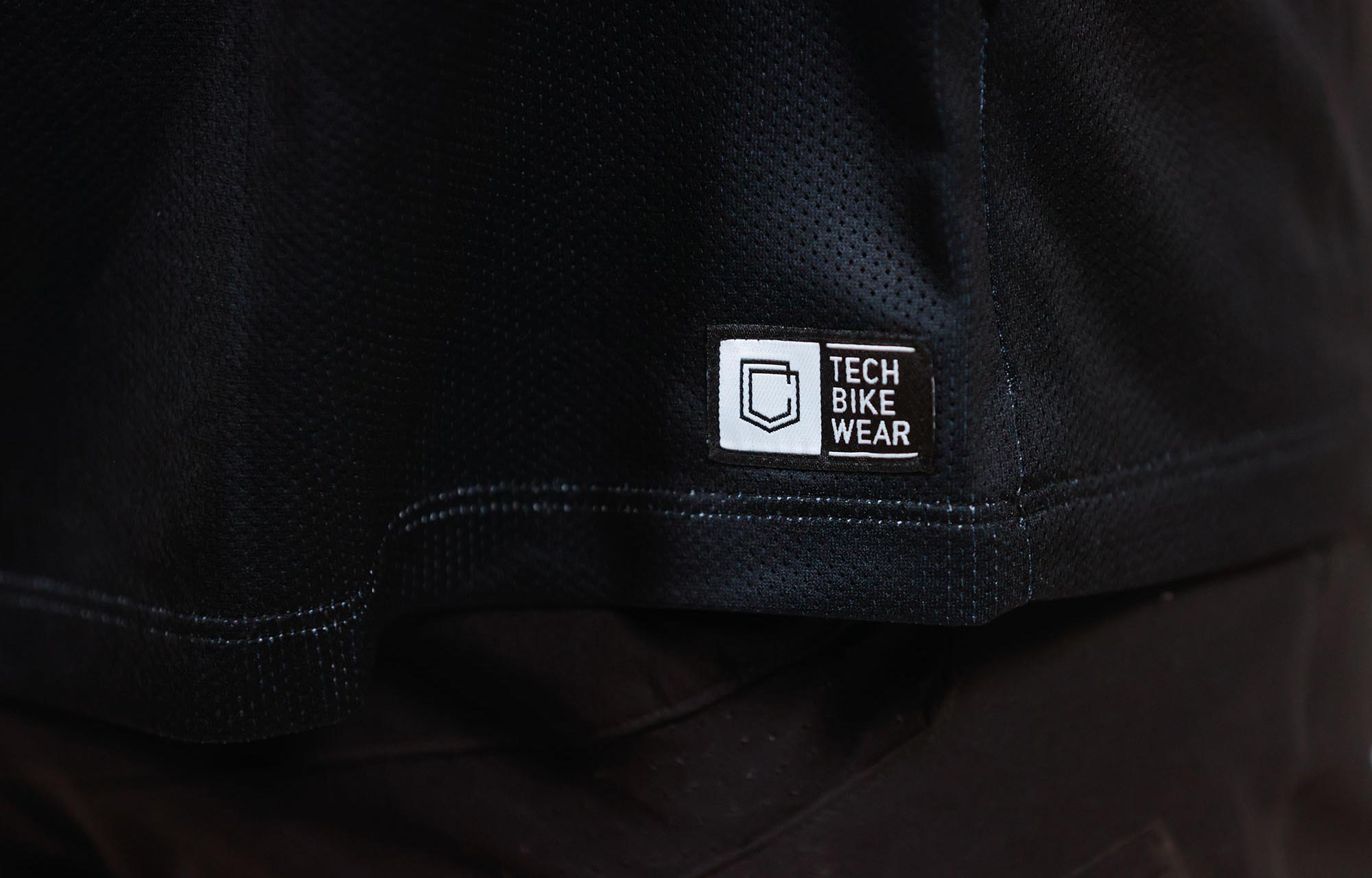 COMMENCAL LONG SLEEVE HARDY JERSEY ESSENTIAL BLACK image number 2