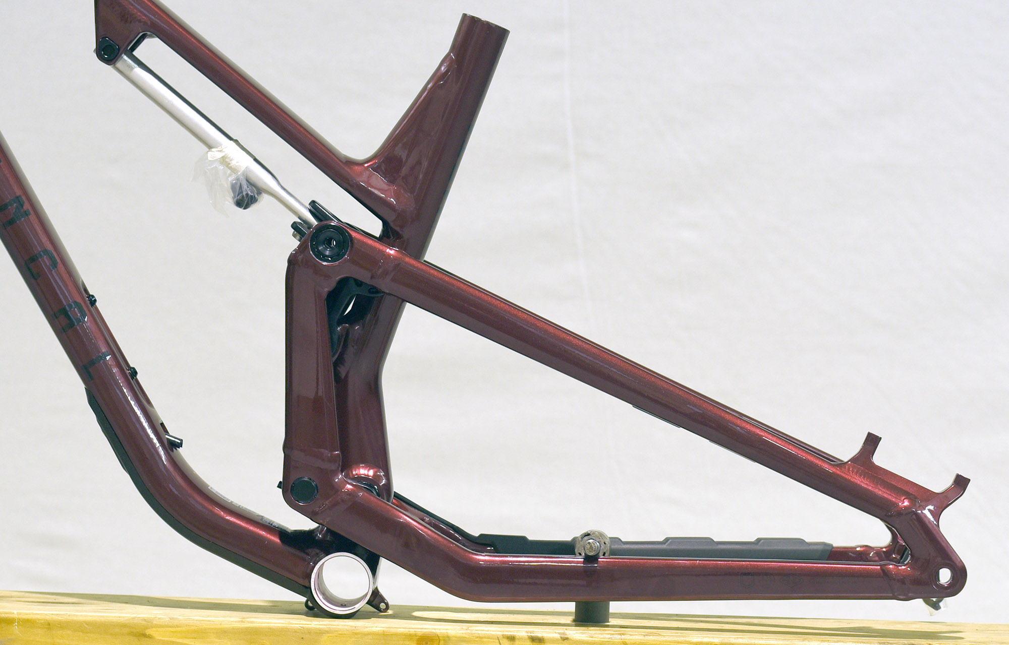 FRAME COMMENCAL META V5 ARENA RED METALIC - L (23121603) image number null