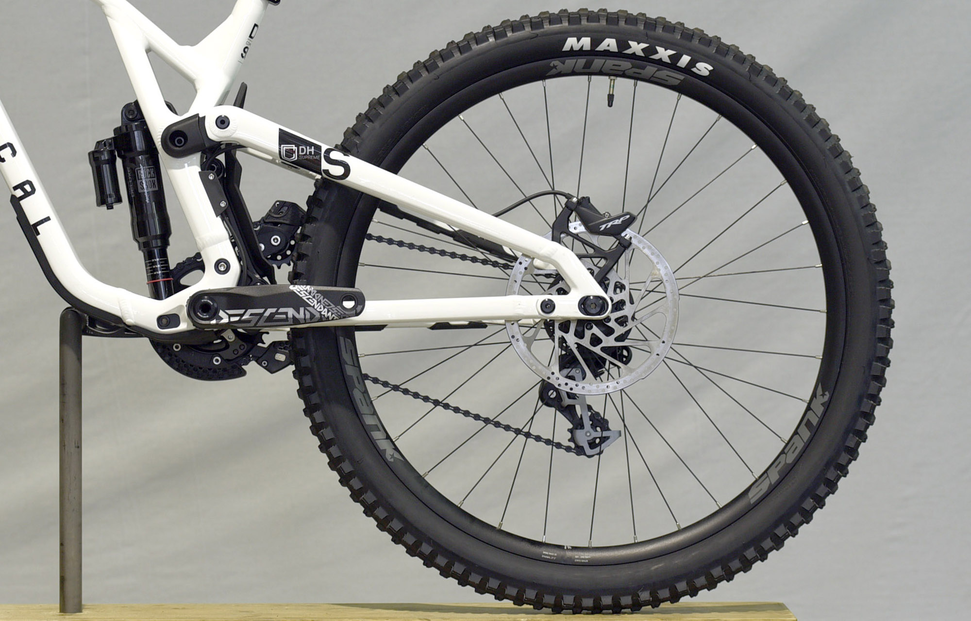 COMMENCAL SUPREME DH V5 PURE WHITE - XS (23170900) image number null