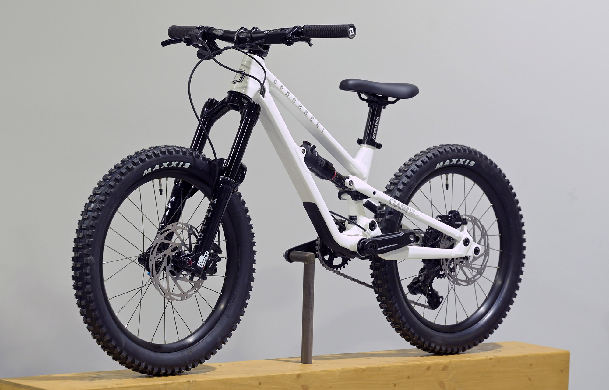 COMMENCAL CLASH 20 PURE WHITE - (24177200) image cover number large 4