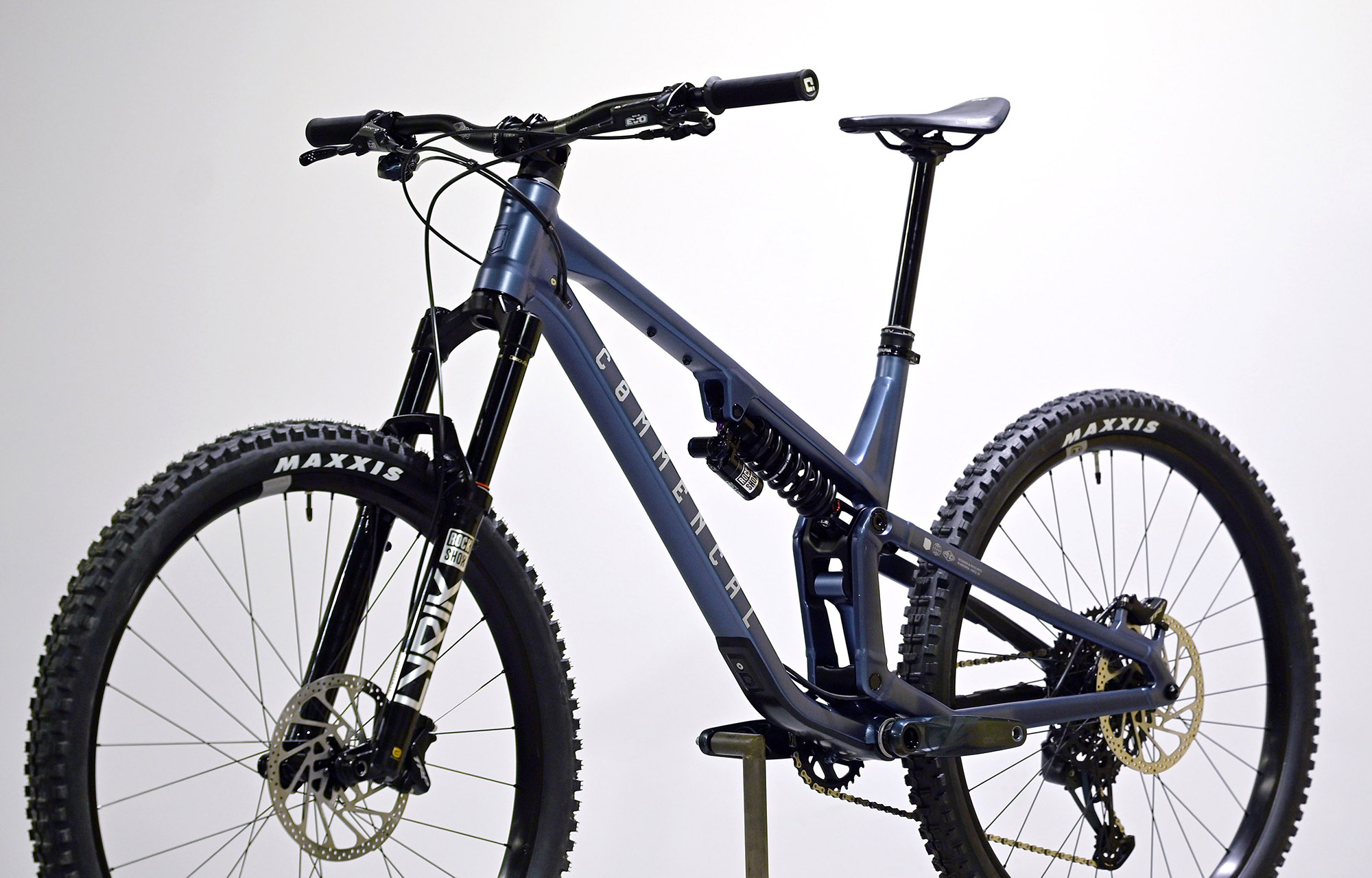 COMMENCAL META V5 RACE SPARKLY BLUE - XL (23121304) image cover number large 4