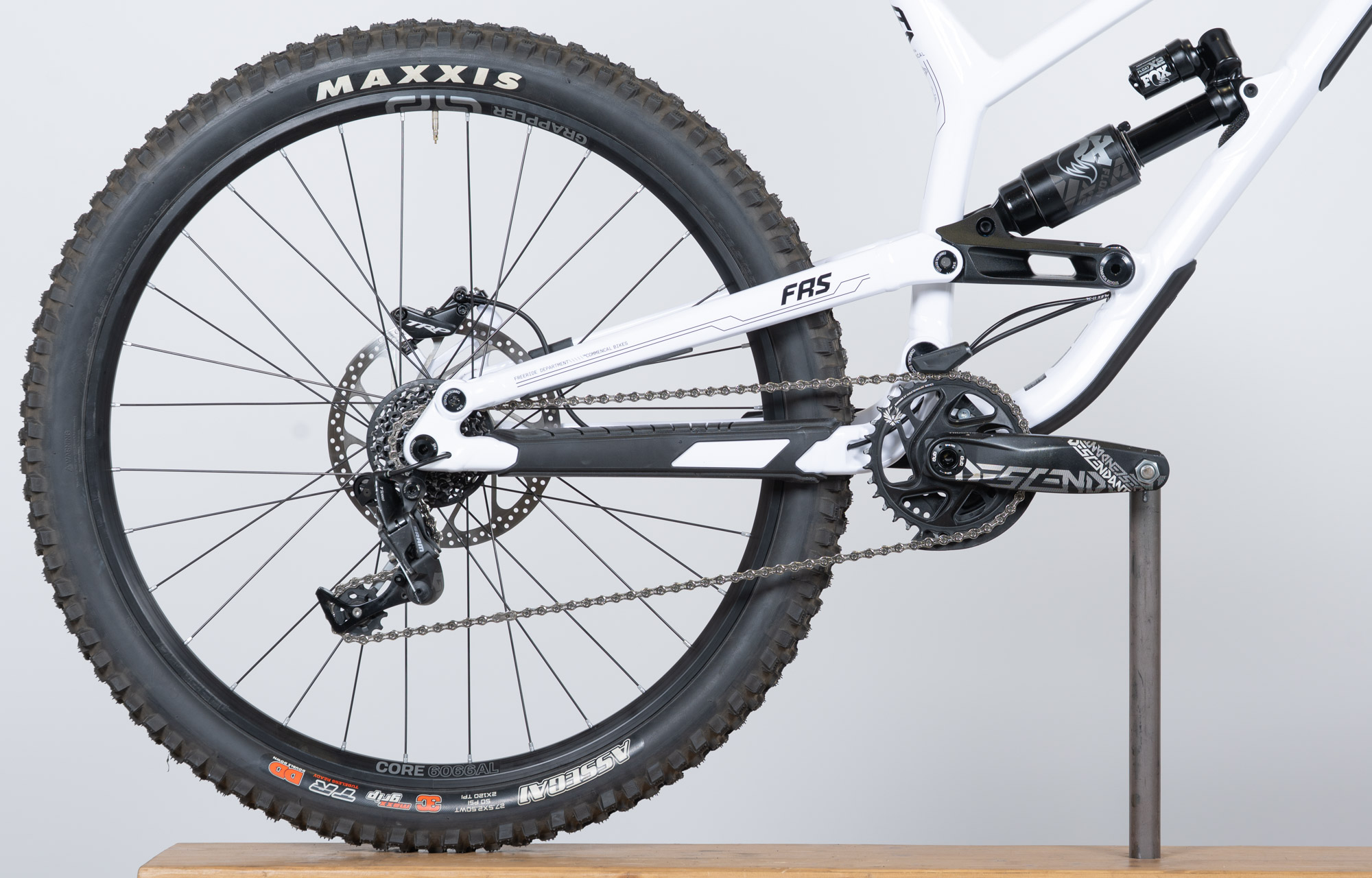 COMMENCAL FRS ESSENTIAL PURE WHITE - M (22151902) image cover number large 0