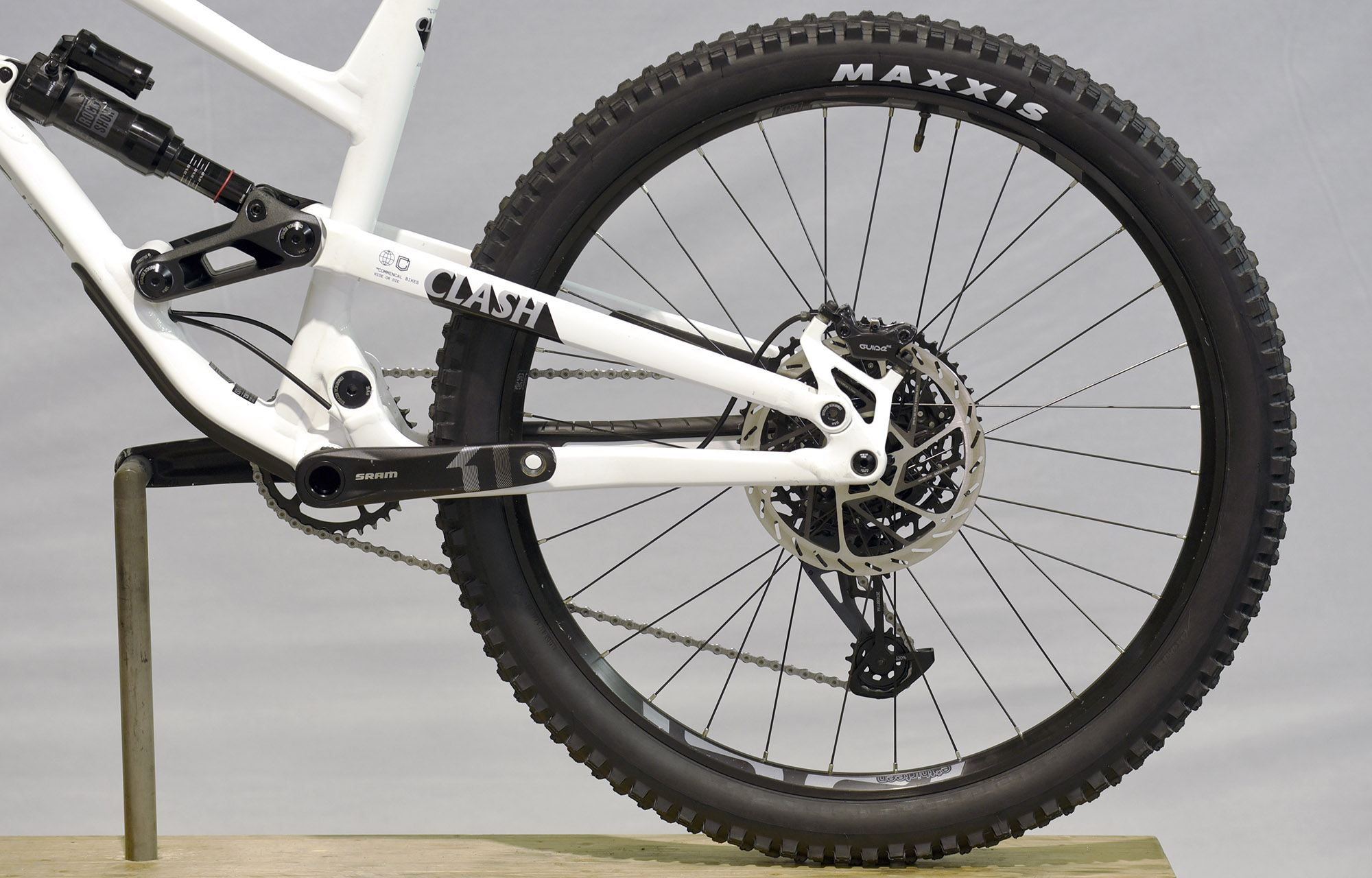 COMMENCAL CLASH RIDE PURE WHITE NEW ROCKSHOX - L (23130103) image number null