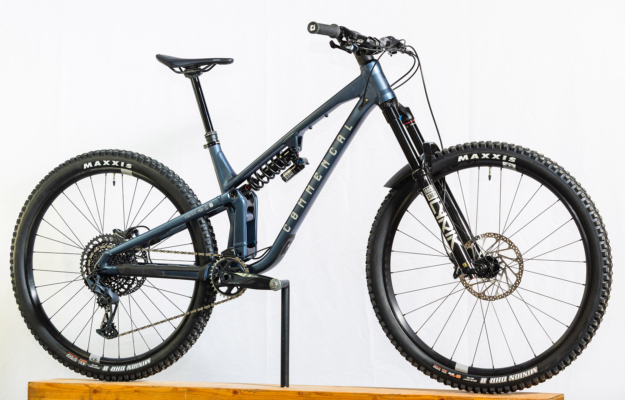 COMMENCAL META V5 RACE SPARKLY BLUE - M (23121302) image cover number large 2