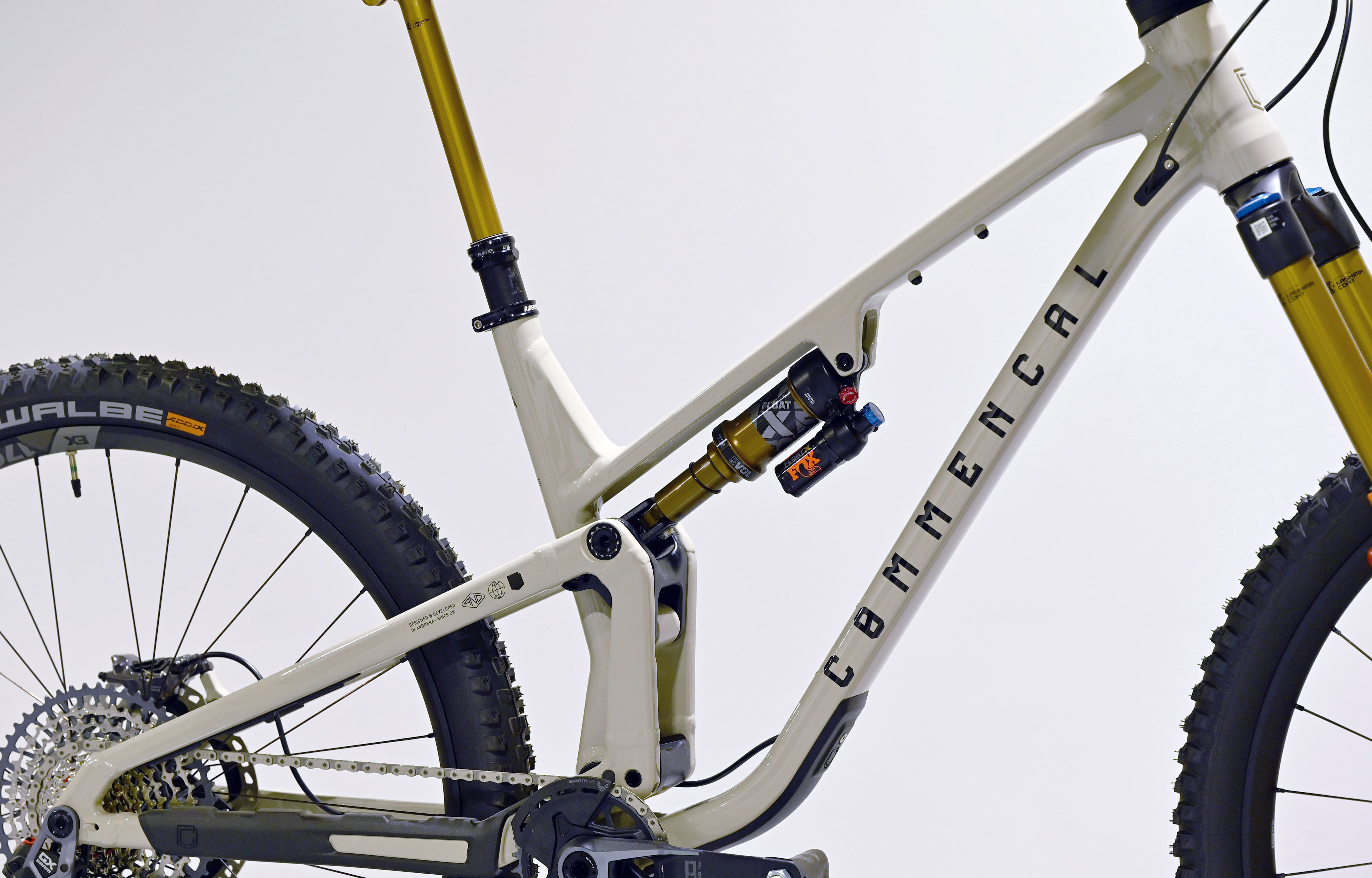 COMMENCAL META V5 T-TYPE CHALK - L (24120703) image number null