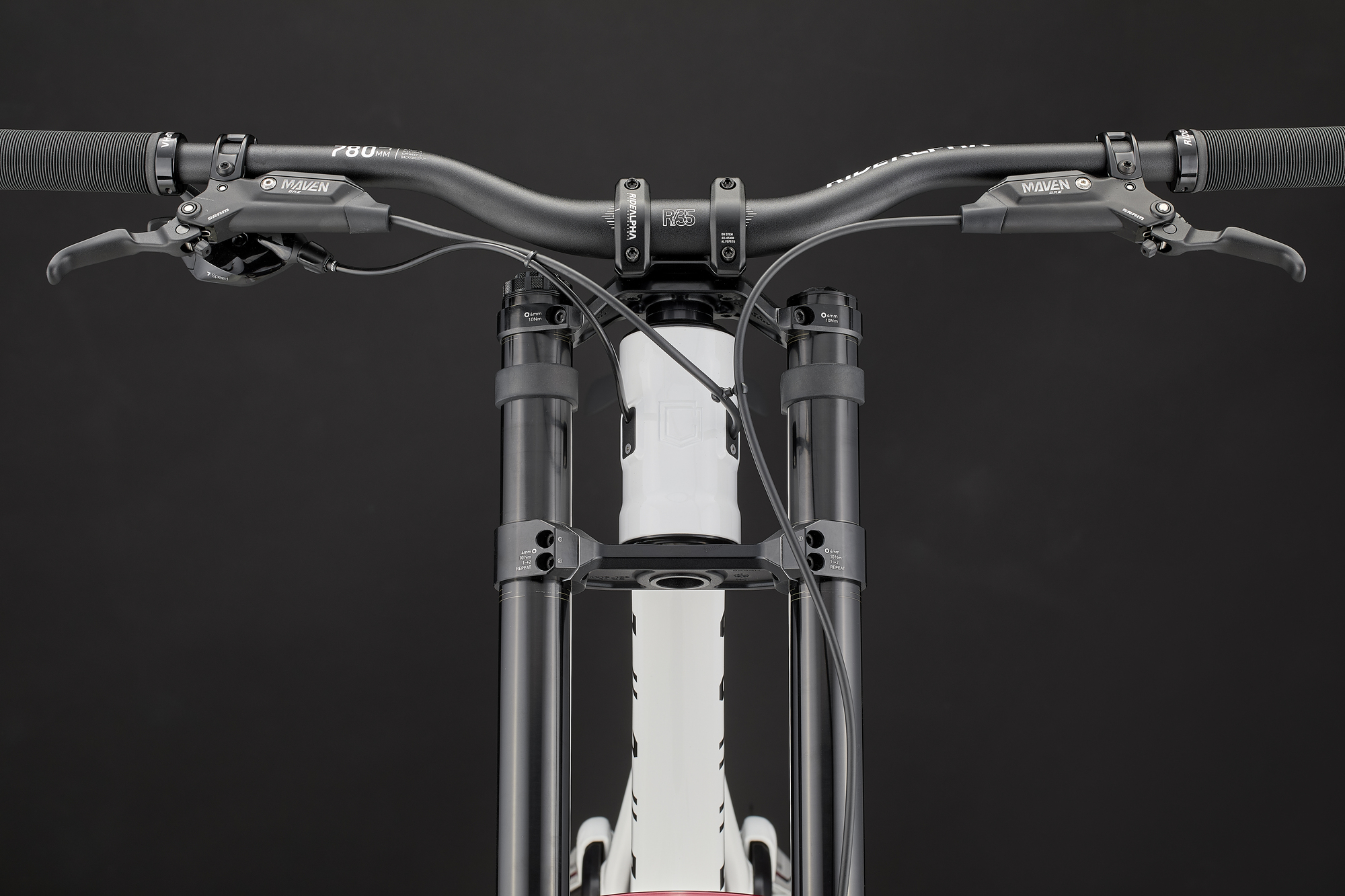 COMMENCAL SUPREME DH V5.2 ROCKSHOX PURE WHITE 2027 image large number 4
