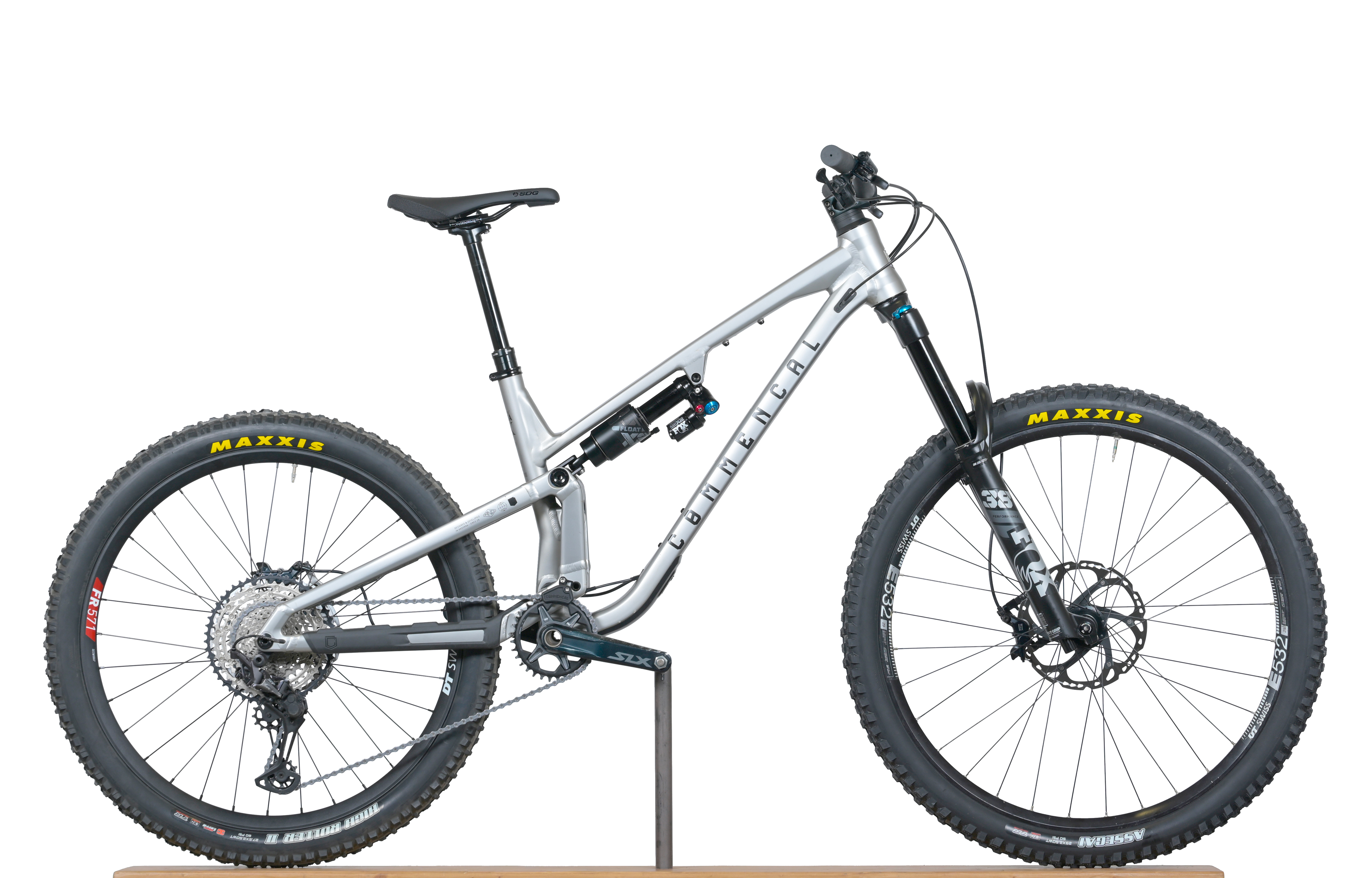 COMMENCAL META SX V5 ESSENTIAL SILVER - M (23131502) image number null