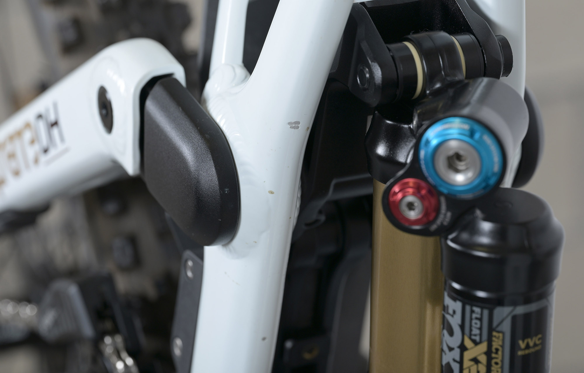 COMMENCAL SUPREME DH V5 SIGNATURE LTD PURE WHITE - M (23151002) image cover number large 8