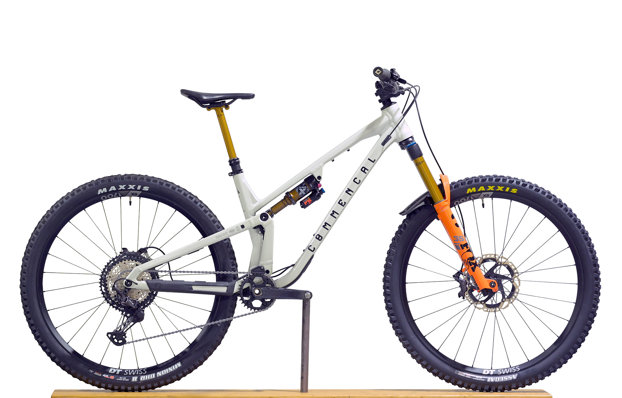 COMMENCAL META V5 SIGNATURE CLEAR SILVER - M (23121002) image number null