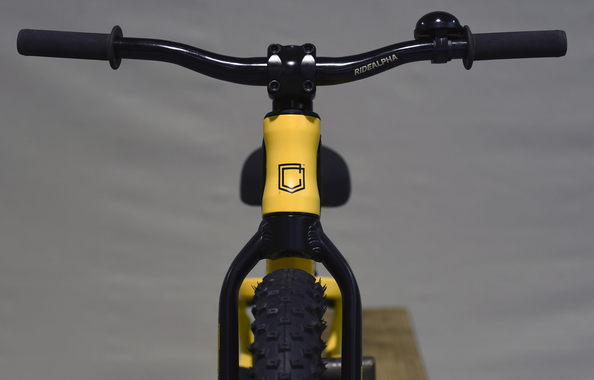 COMMENCAL RAMONES 12 PUSH BIKE OHLINS YELLOW - 12 (23177801) image number null