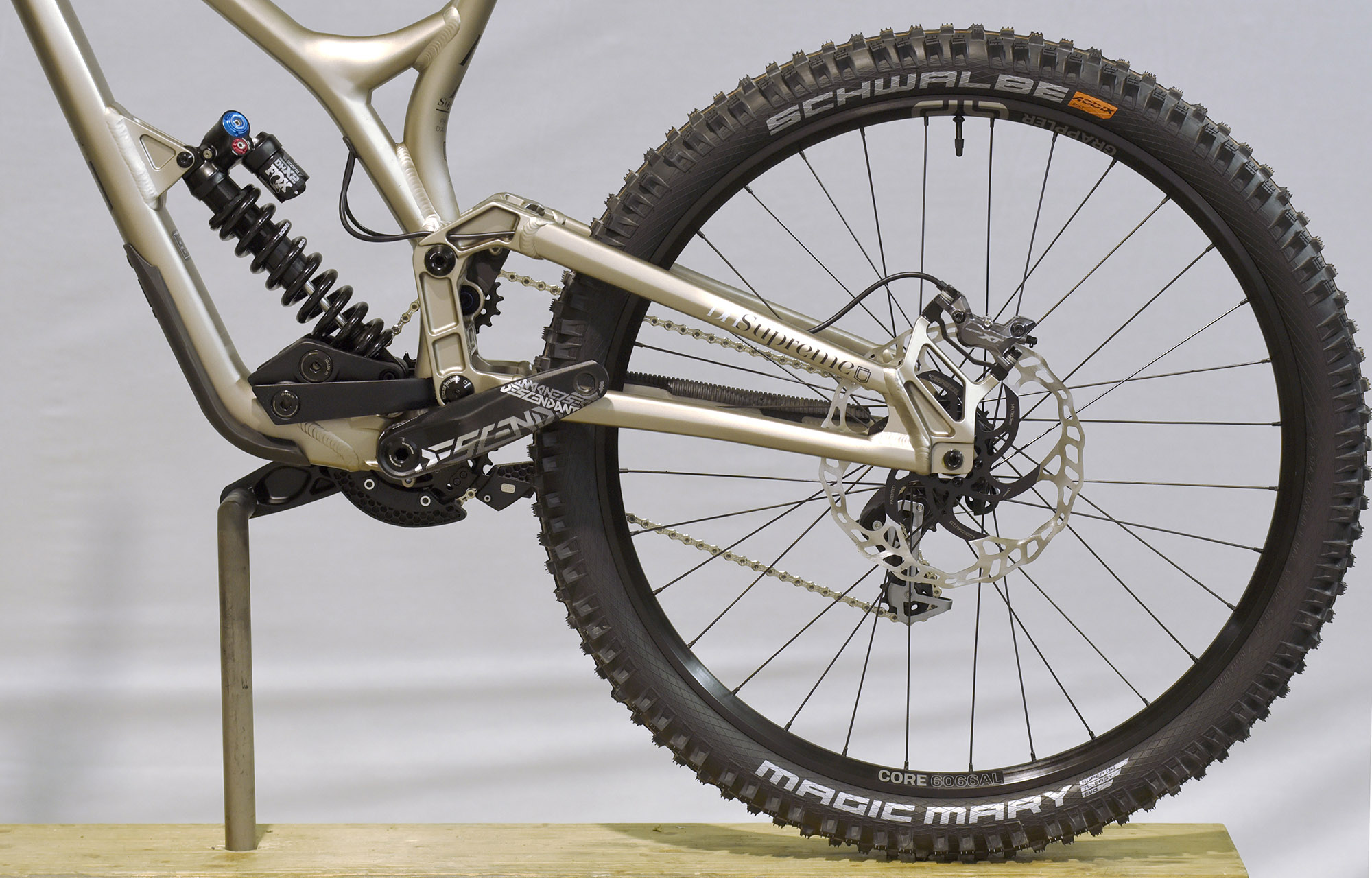 COMMENCAL SUPREME DH RACE CHAMPAGNE - M (22150102) image number null