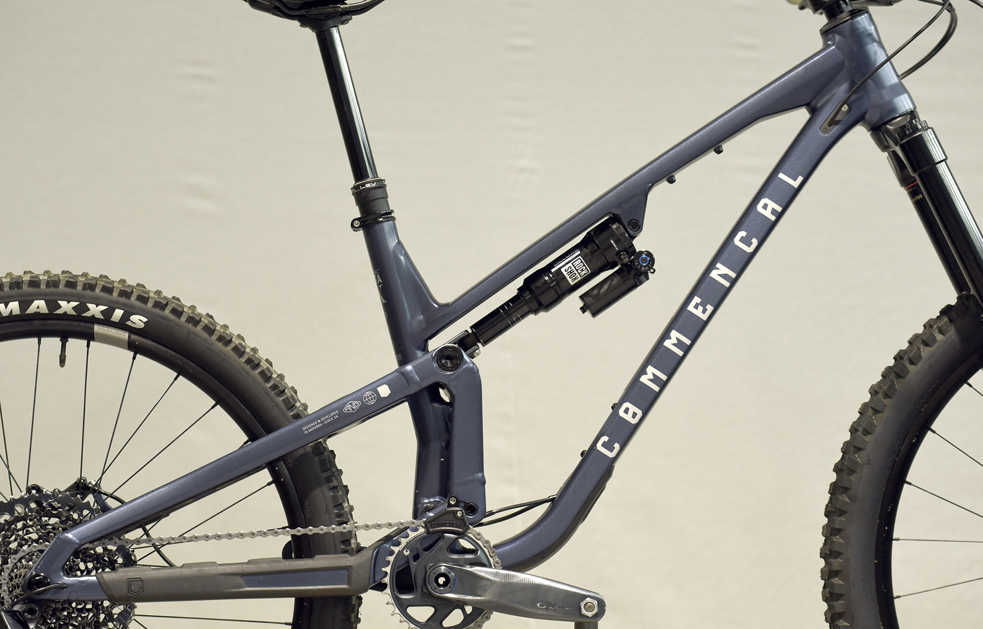 COMMENCAL META SX V5 RACE SPARKLY BLUE - M (23131702) image number null