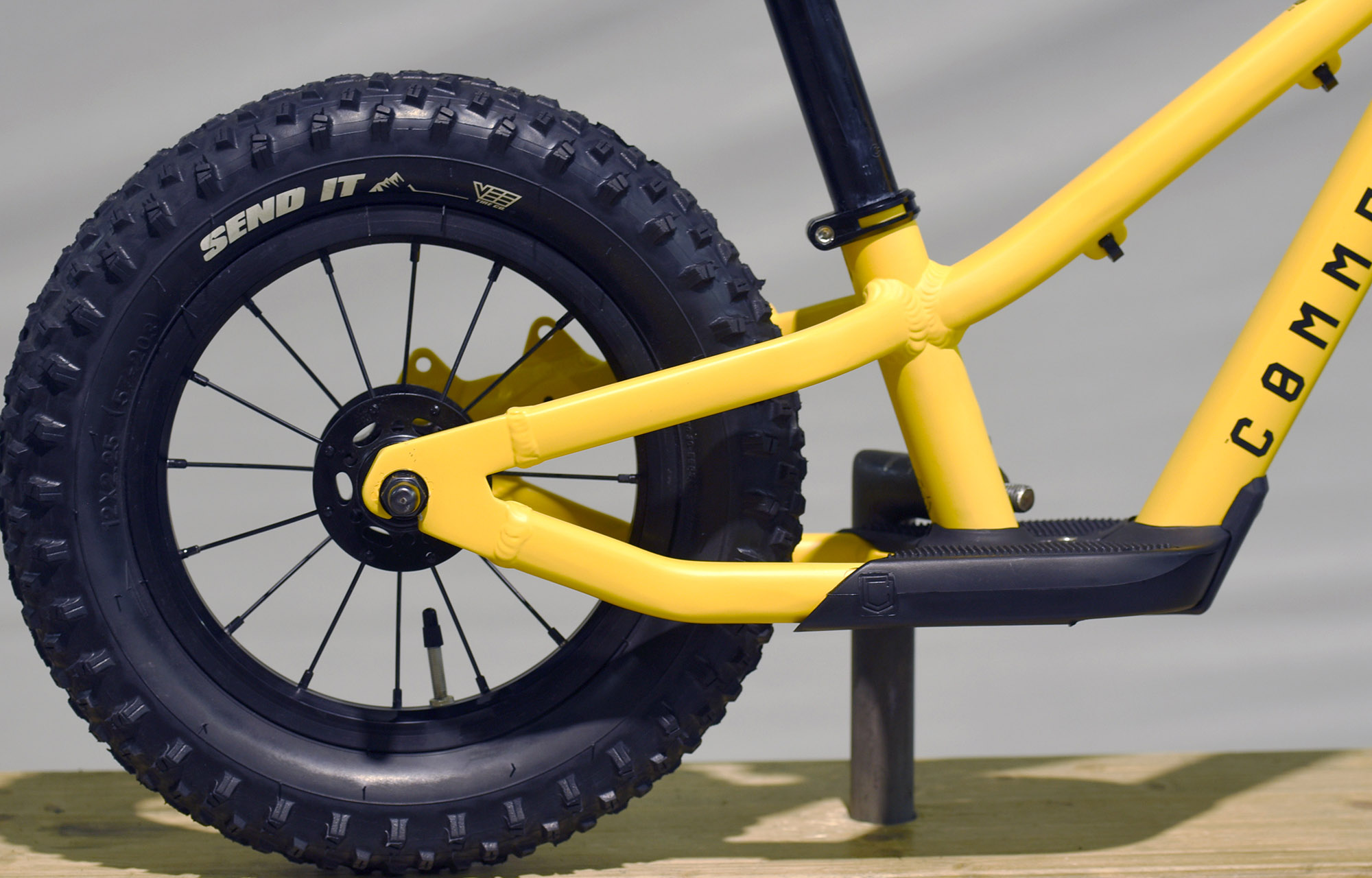 COMMENCAL RAMONES 12 PUSH BIKE OHLINS YELLOW - (23177801) image number null
