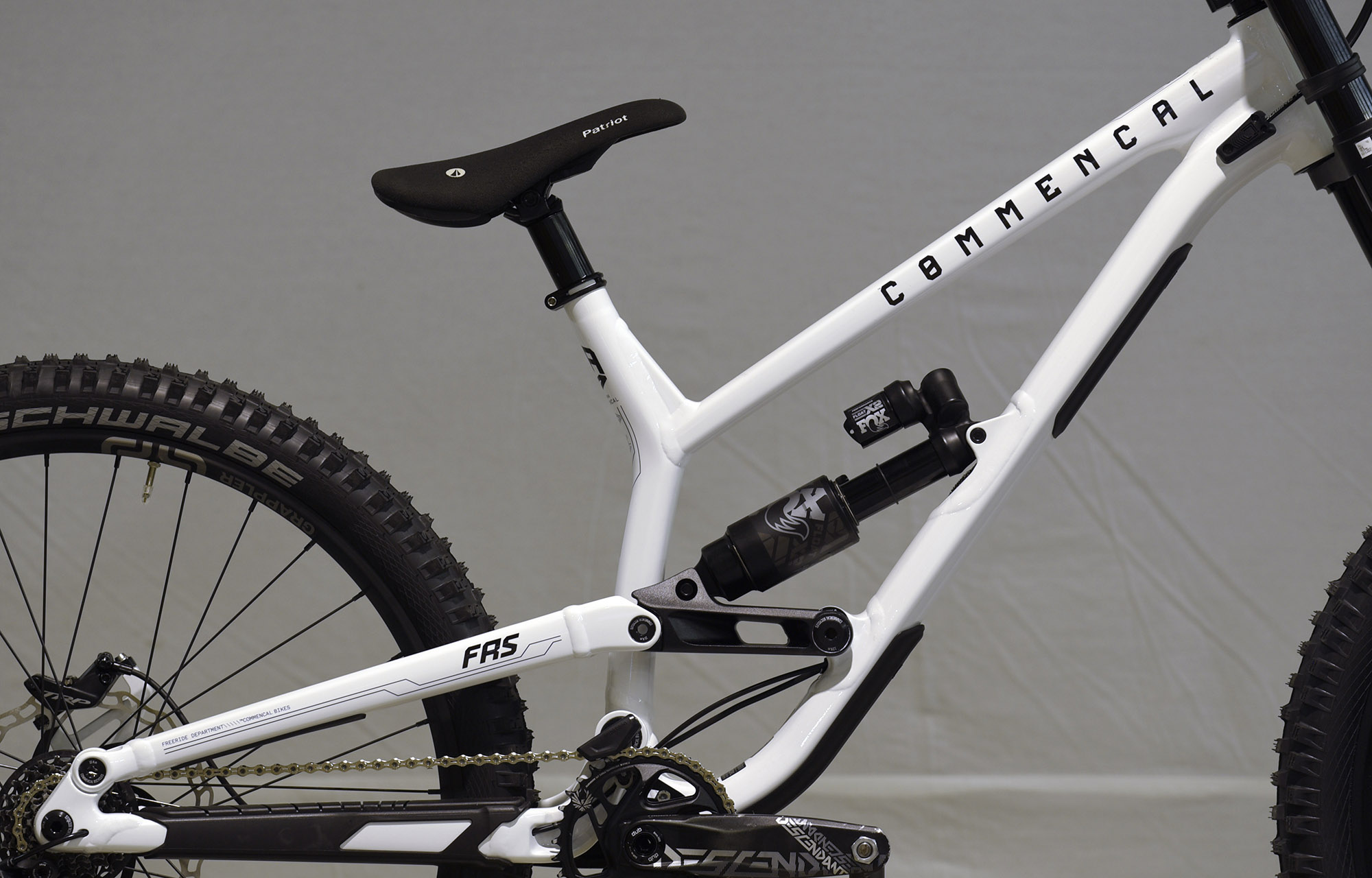 COMMENCAL FRS ESSENTIAL PURE WHITE - M (22150502) image cover number large 1