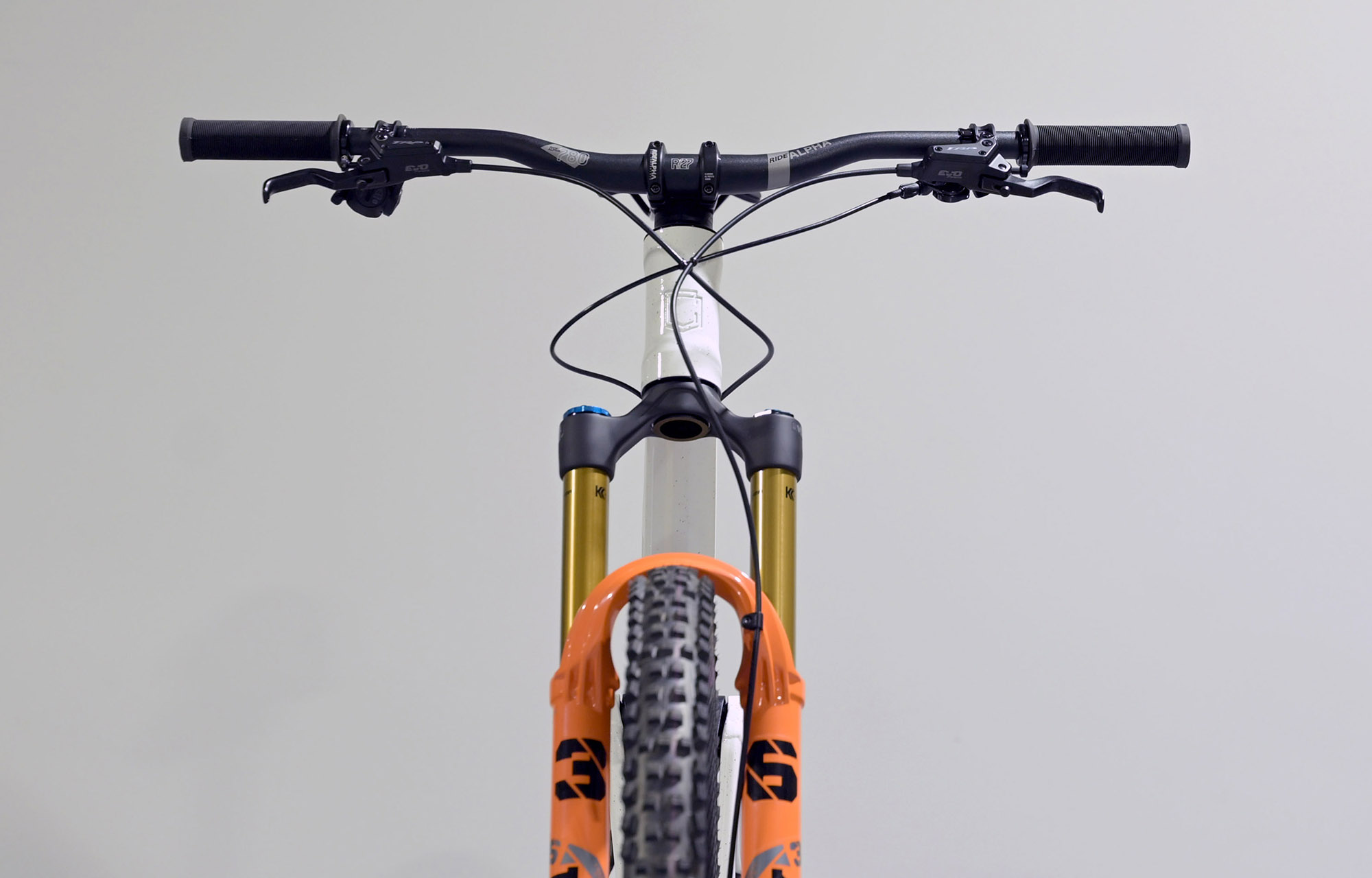 COMMENCAL META V5 SIGNATURE GLITTERY WHITE - L (24122303) image cover number large 3