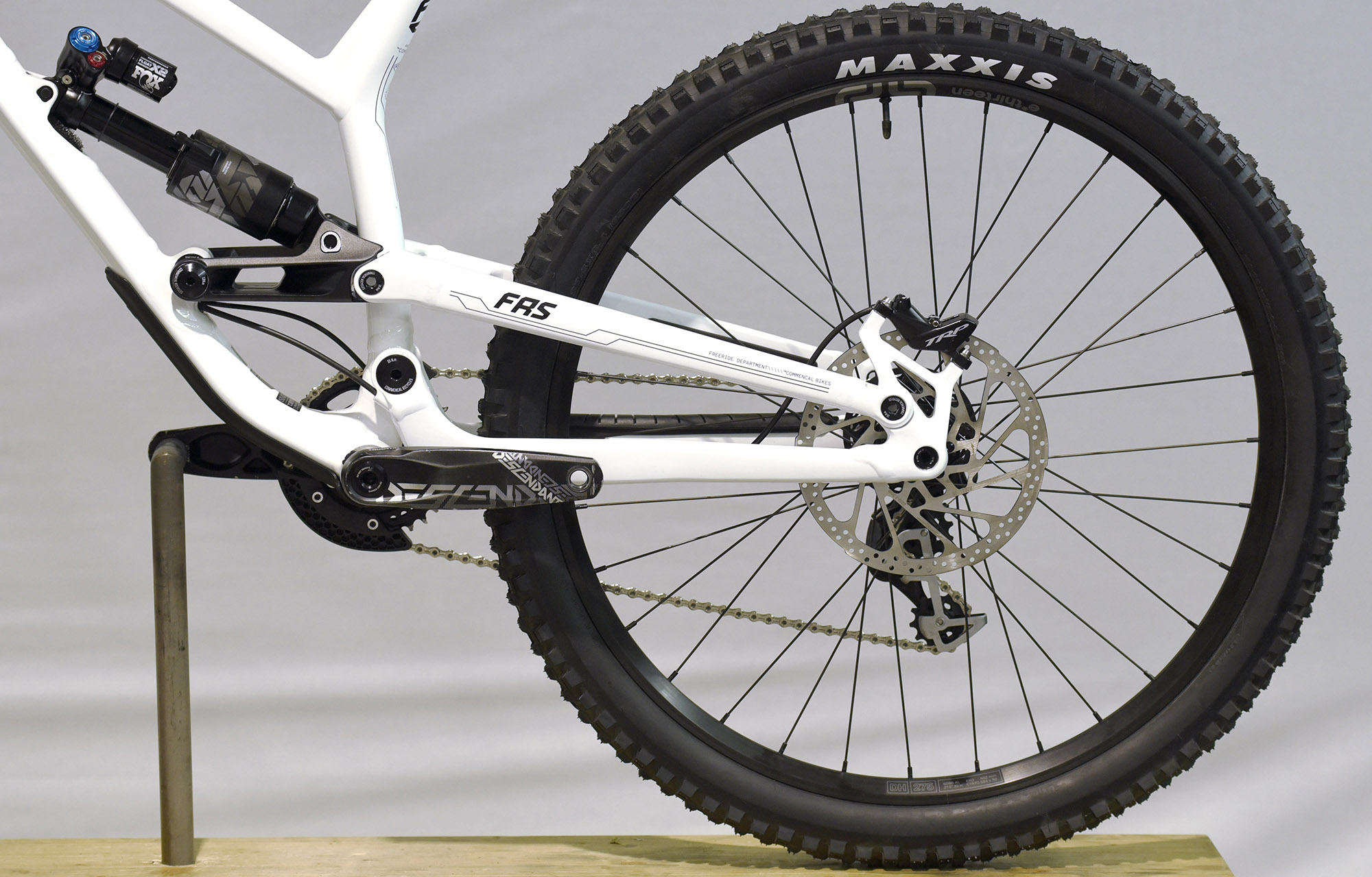 COMMENCAL FRS ESSENTIAL PURE WHITE - L (22150504) image number null