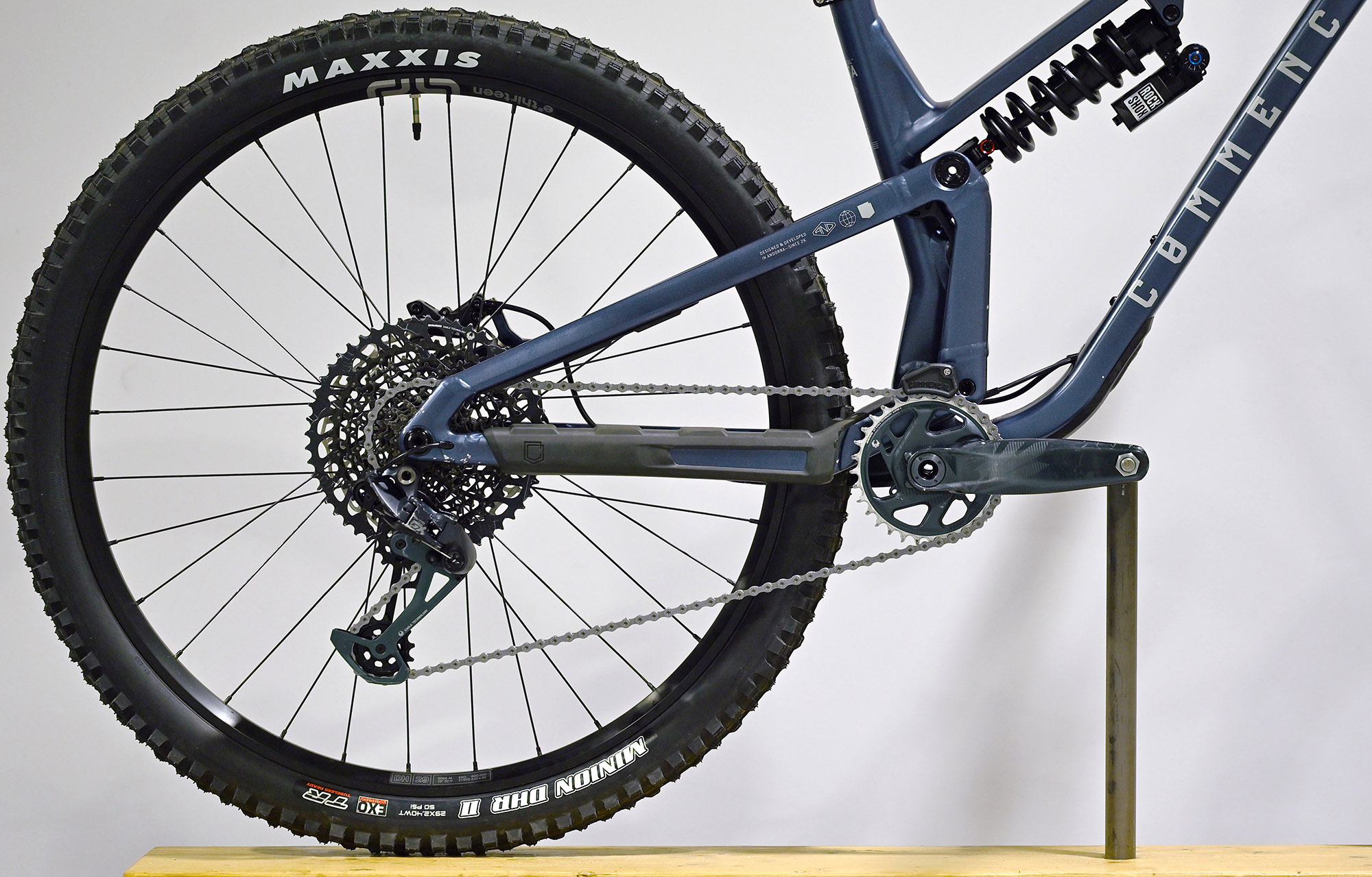 COMMENCAL META V5 RACE SPARKLY BLUE - M (23121302) image cover number large 0