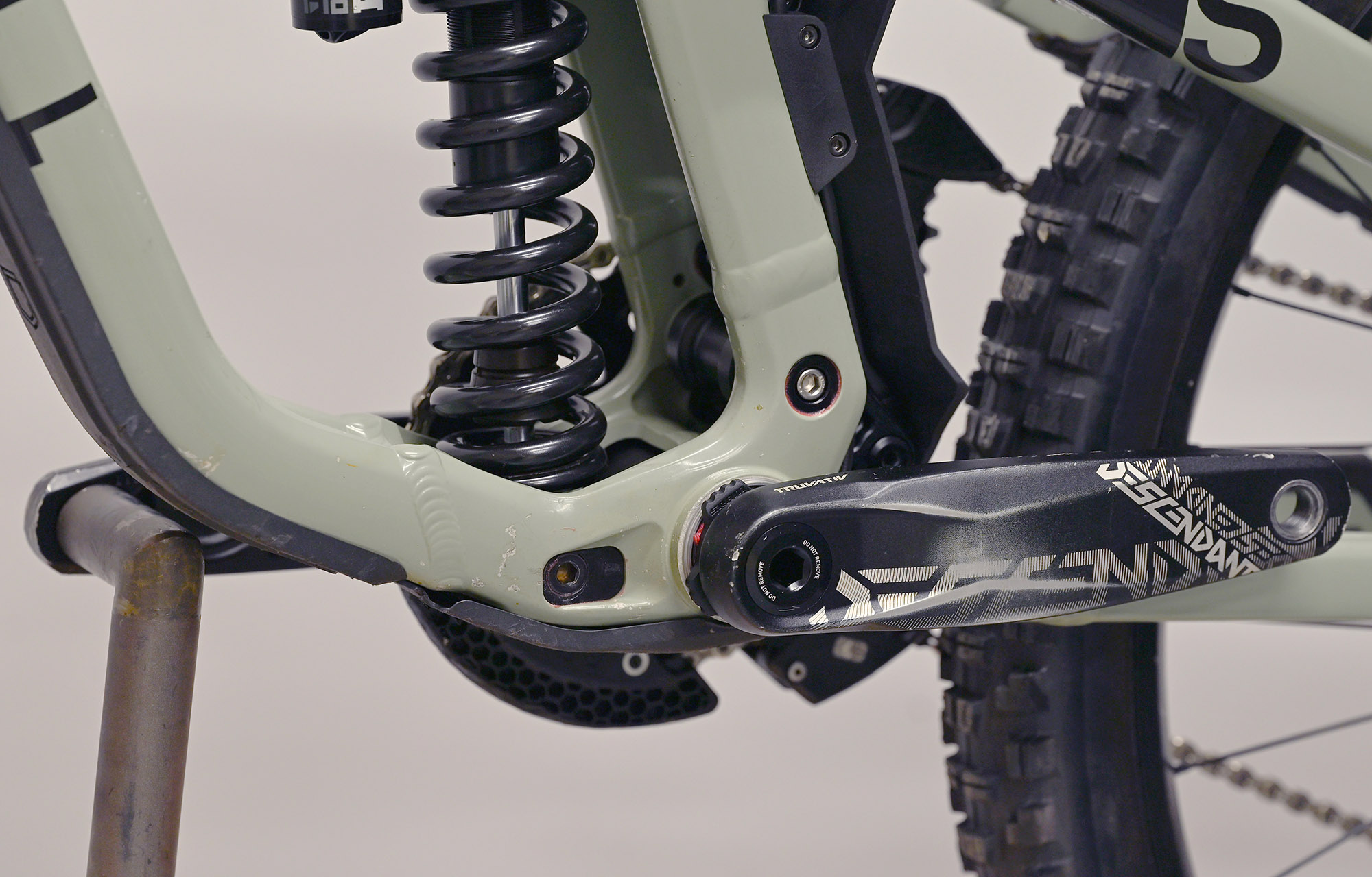 COMMENCAL SUPREME DH V5 ESSENTIAL HERITAGE GREEN - L (22150803) image number null
