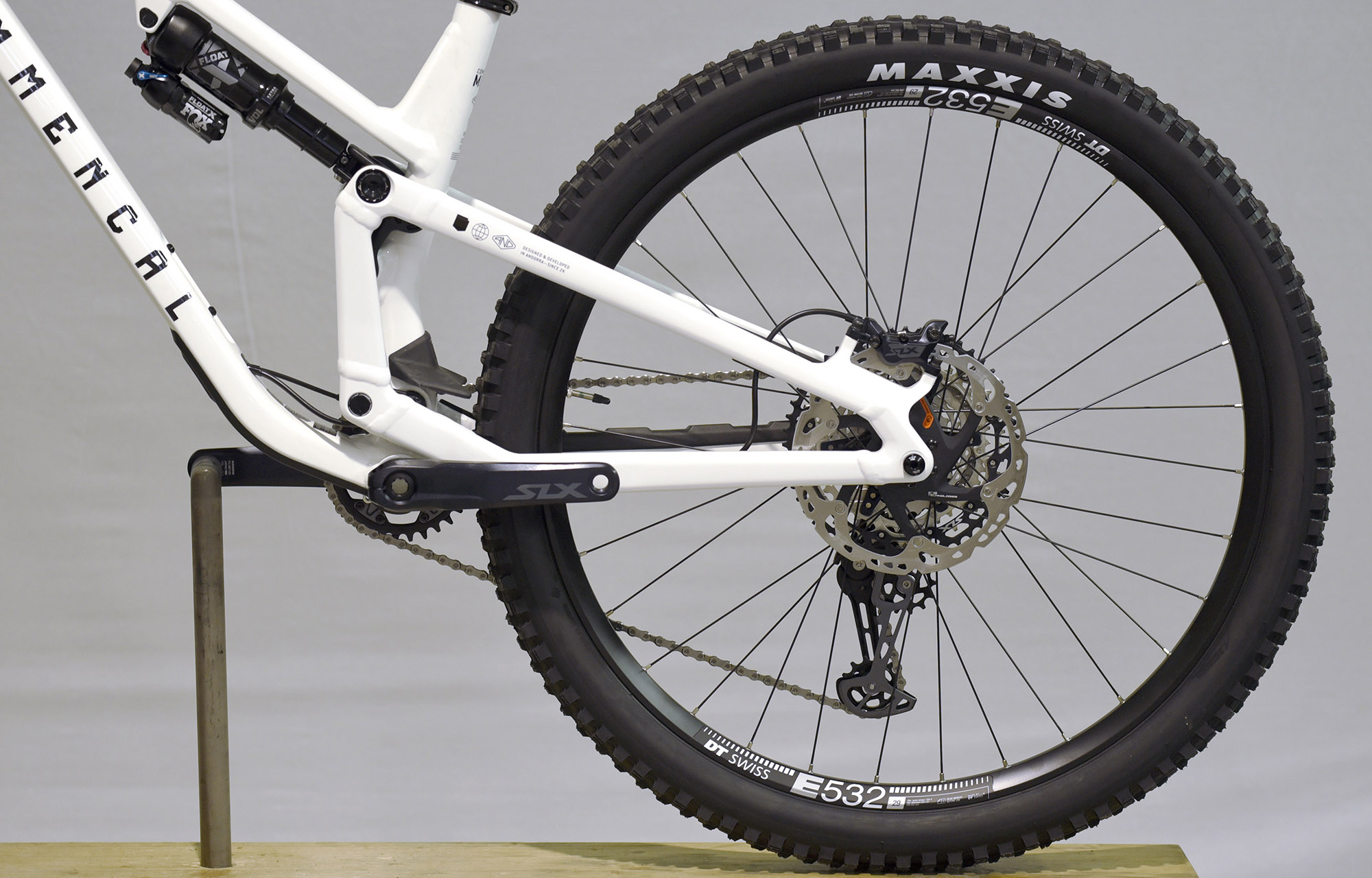 COMMENCAL META V5 ESSENTIAL PURE WHITE - M (23121202) image number null