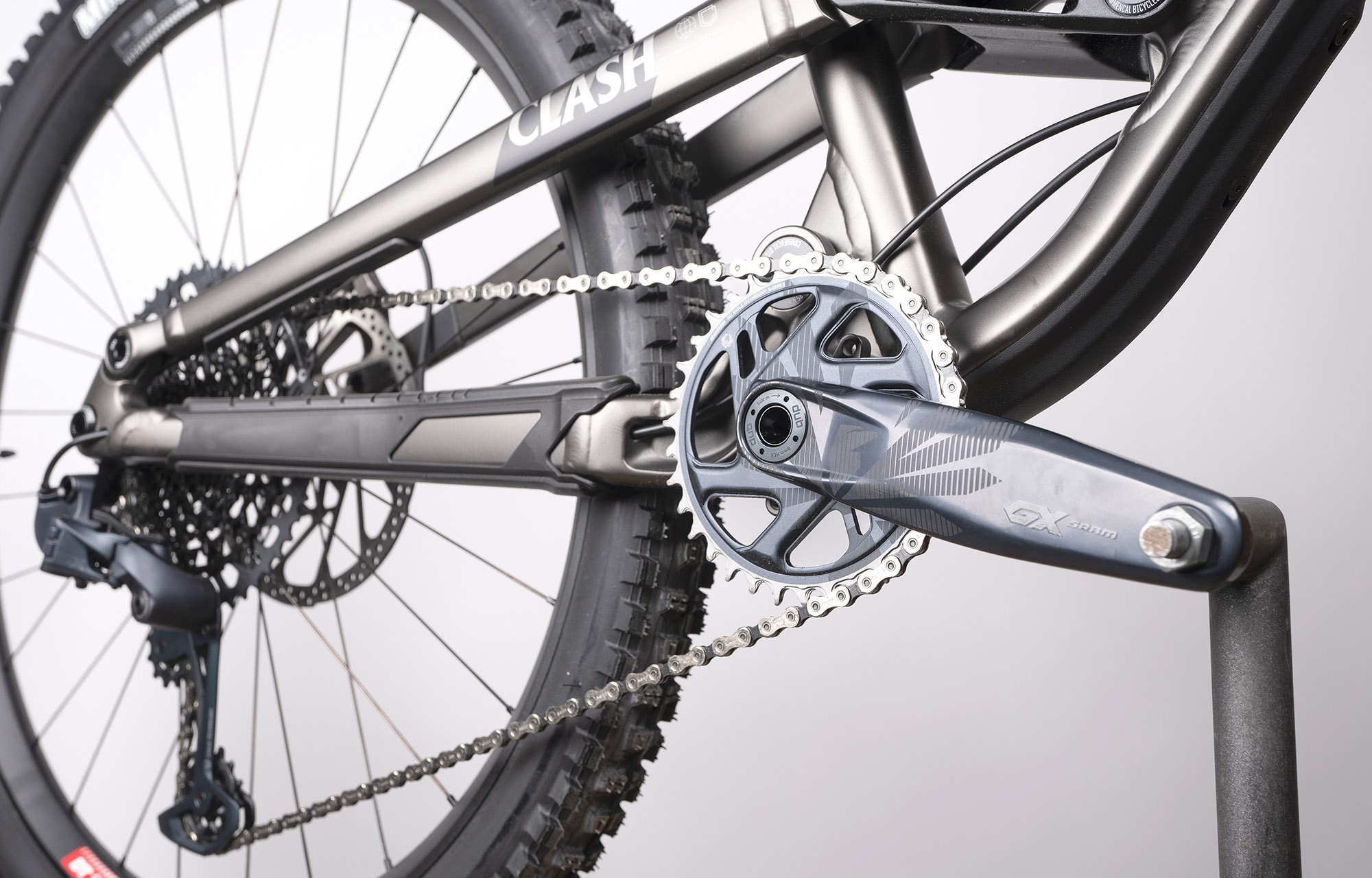 COMMENCAL CLASH RACE DARK SLATE NEW ROCKSHOX (L) image number null