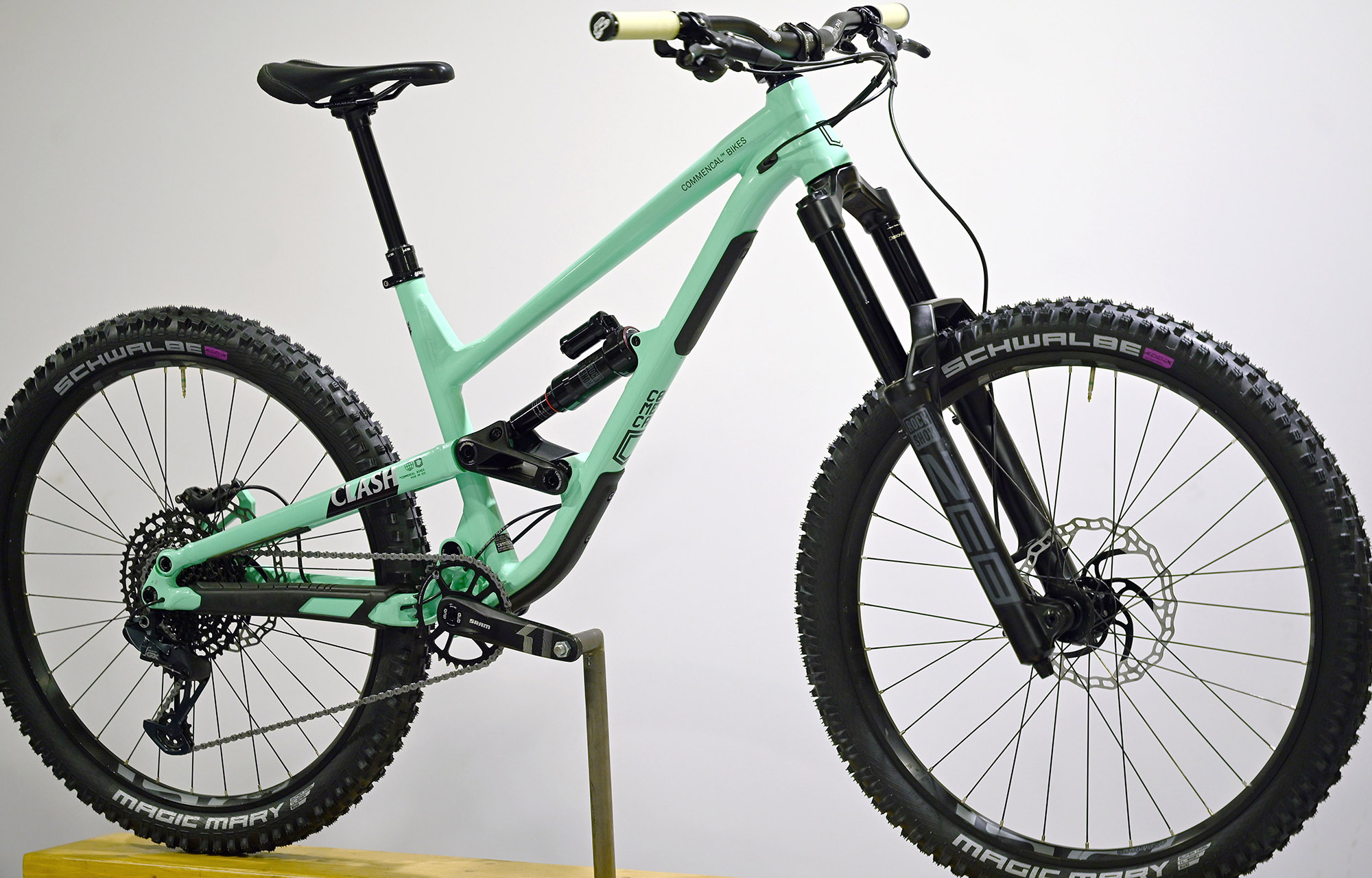 COMMENCAL CLASH RIDE EMERALD GREEN - M (23130102) image cover number large 2