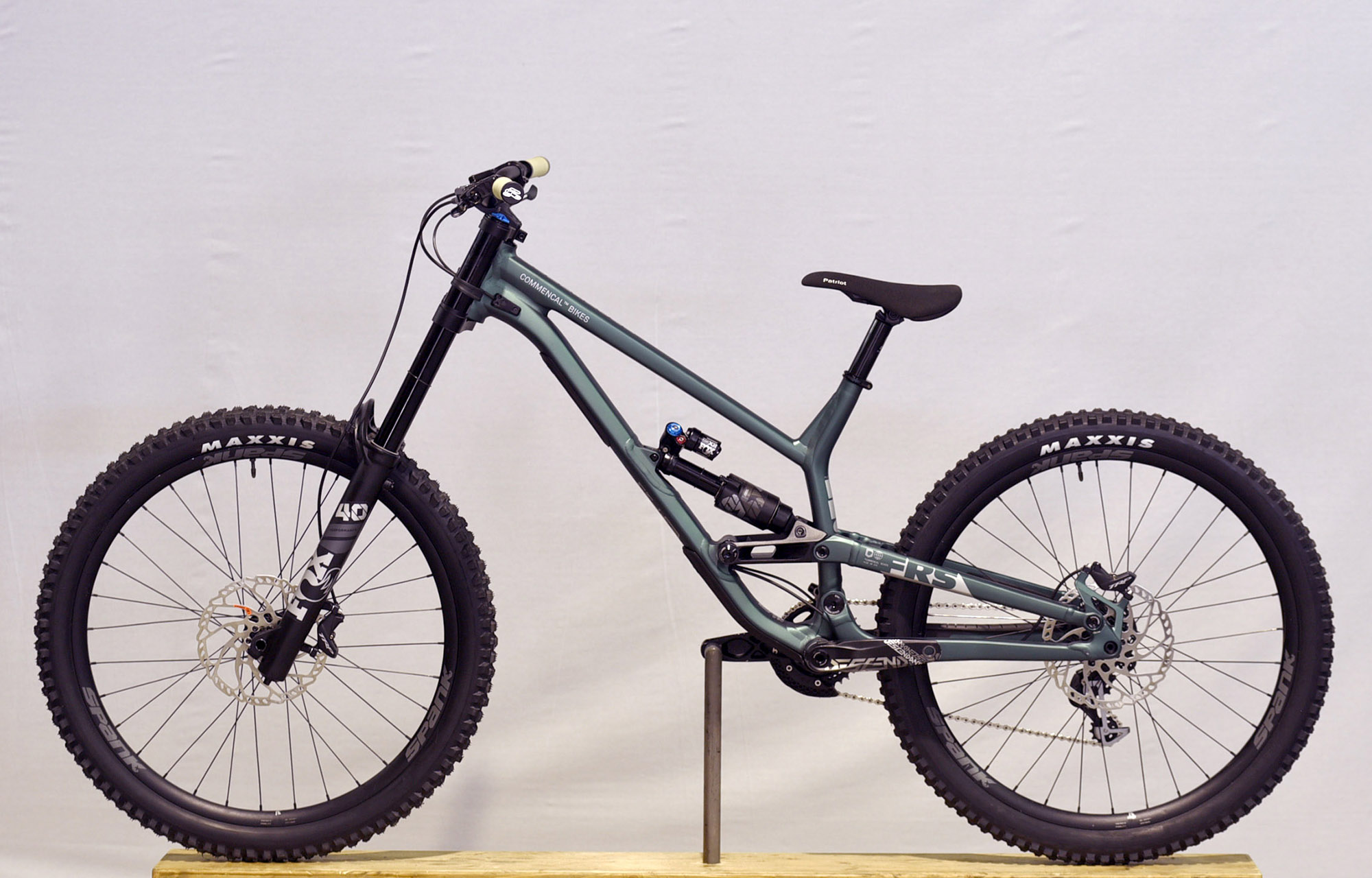 COMMENCAL FRS ESSENTIAL METALLIC GREEN - L (22150503) image number null