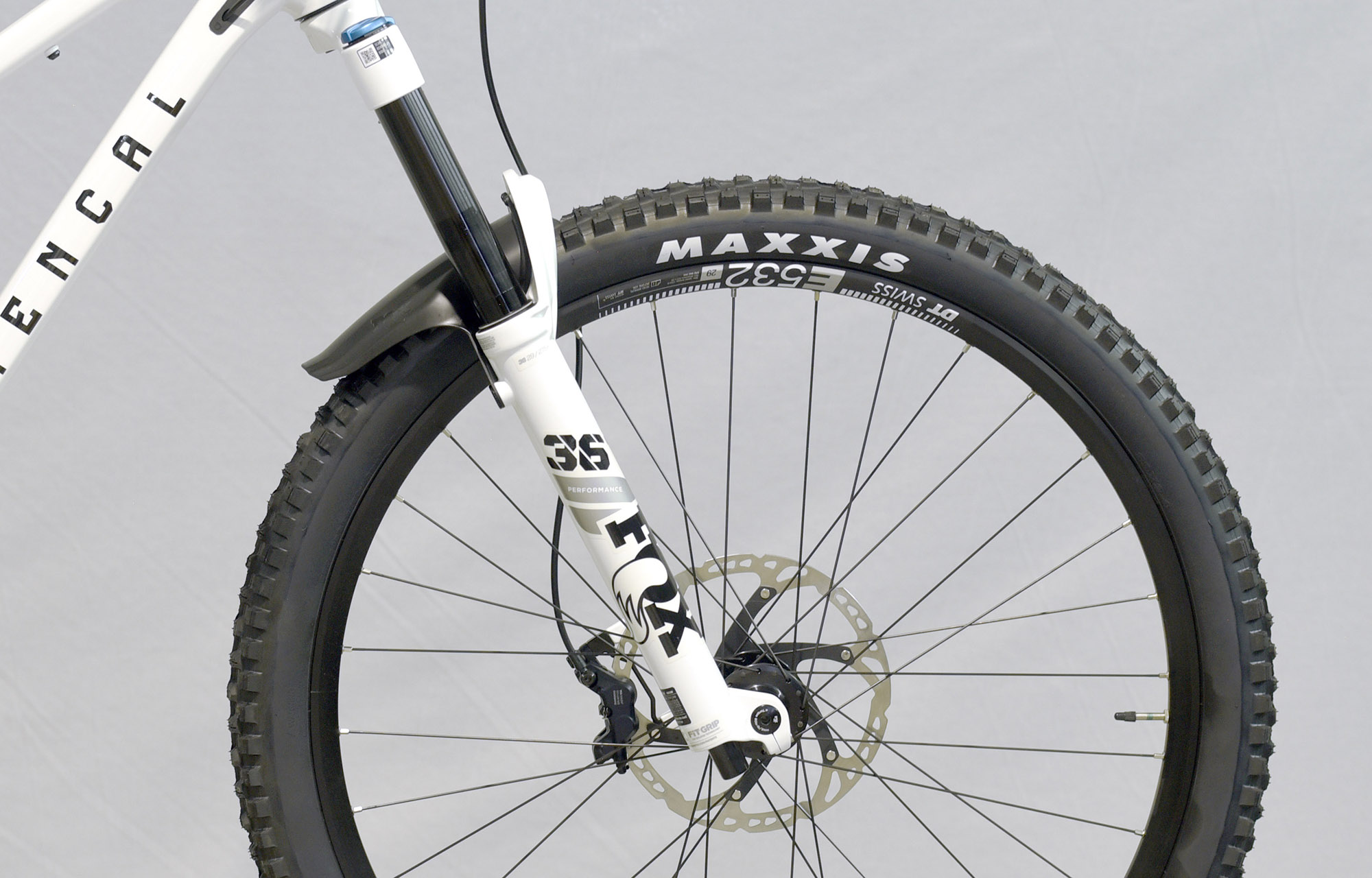 COMMENCAL META V5 ESSENTIAL PURE WHITE - M (23121202) image number null