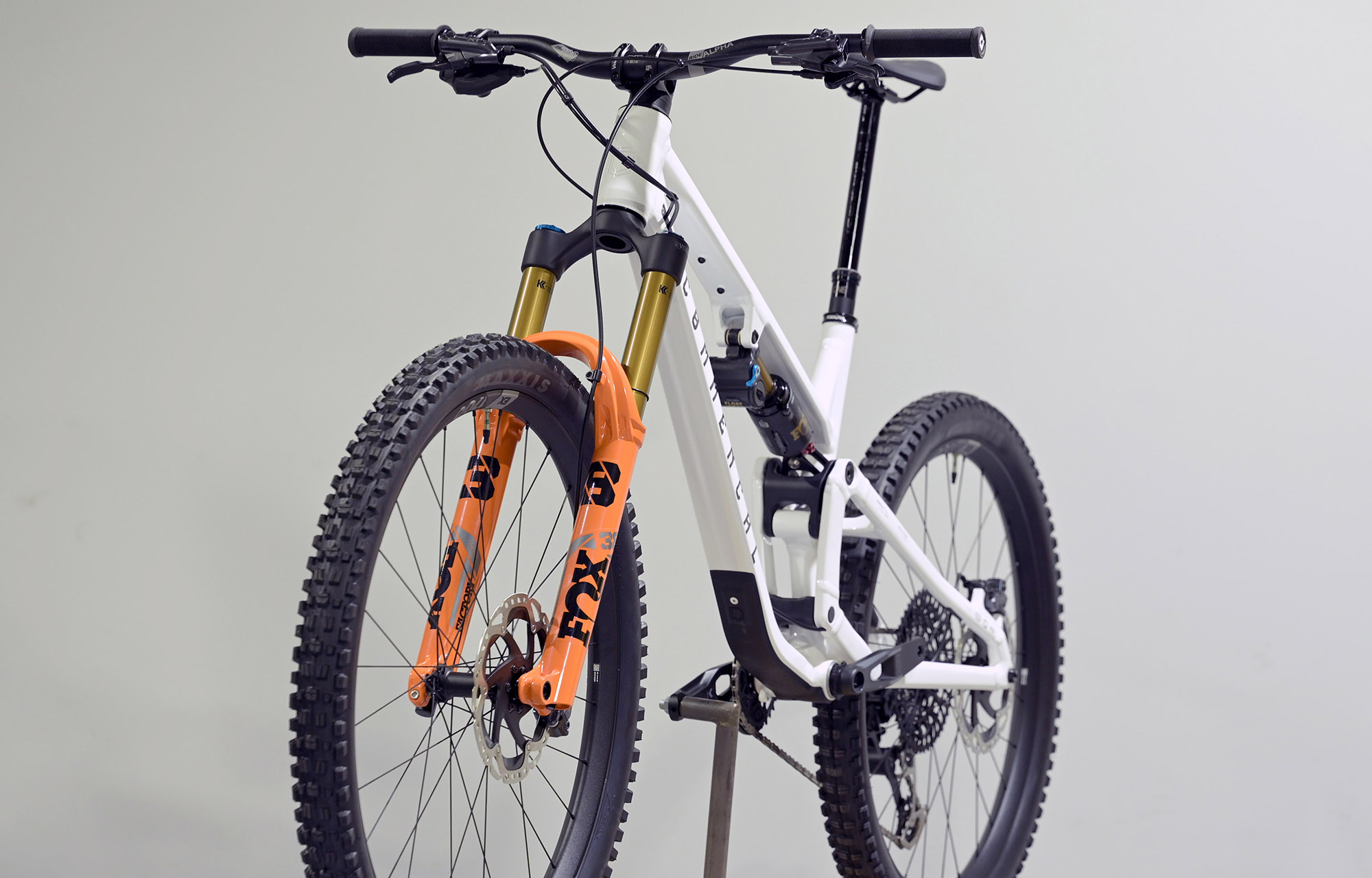 COMMENCAL META SX V5 SIGNATURE PURE WHITE - L (25132503) image cover number large 4