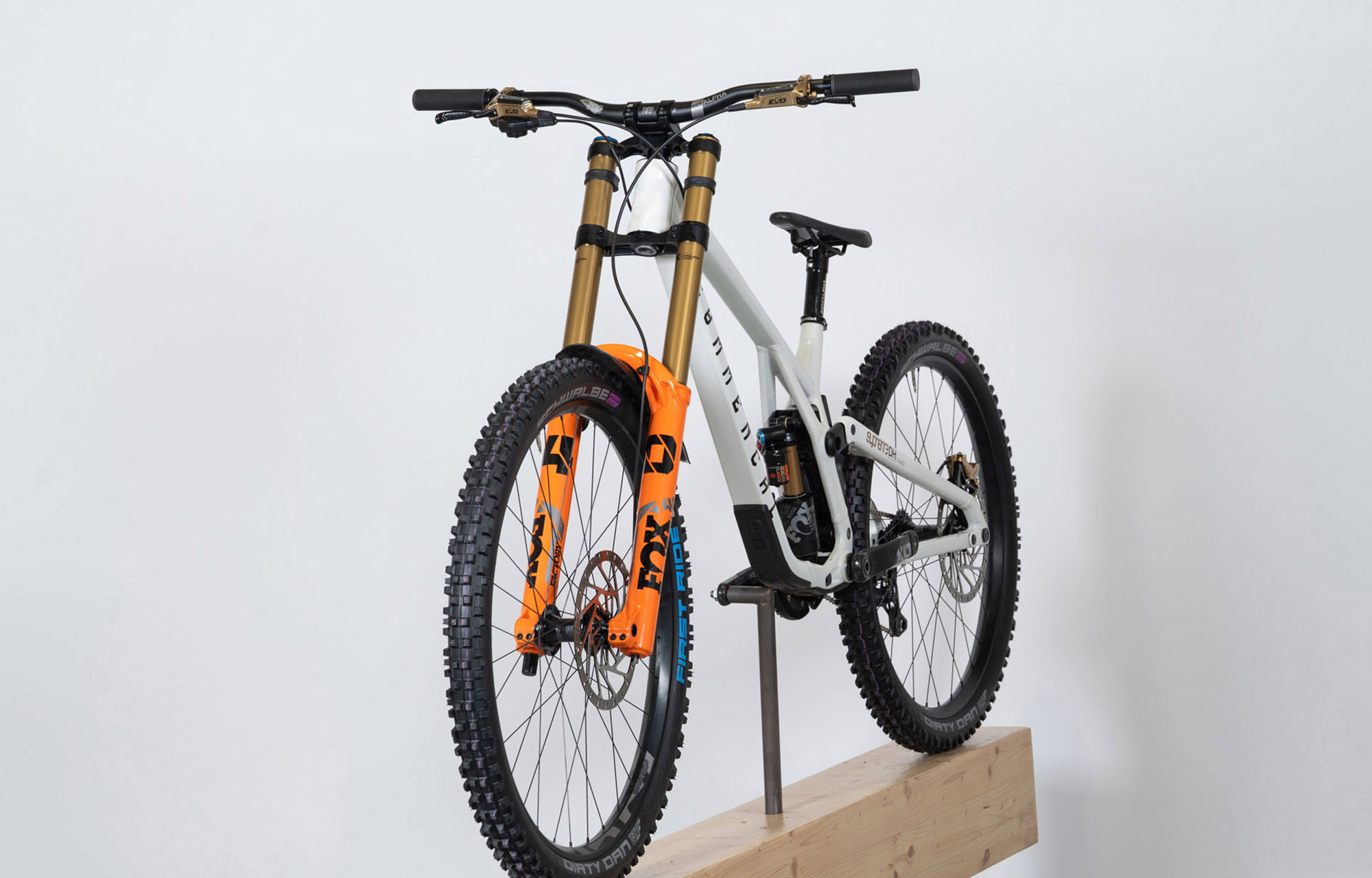 COMMENCAL SUPREME DH V5 SIGNATURE PURE WHITE ALC - S (24100026) image large number 4