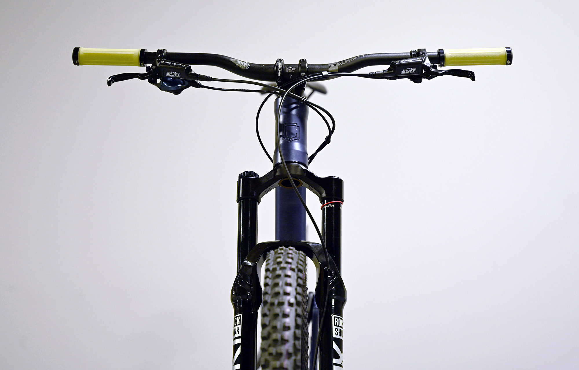 COMMENCAL META V5 RACE SPARKLY BLUE - L (23121303) image cover number large 2