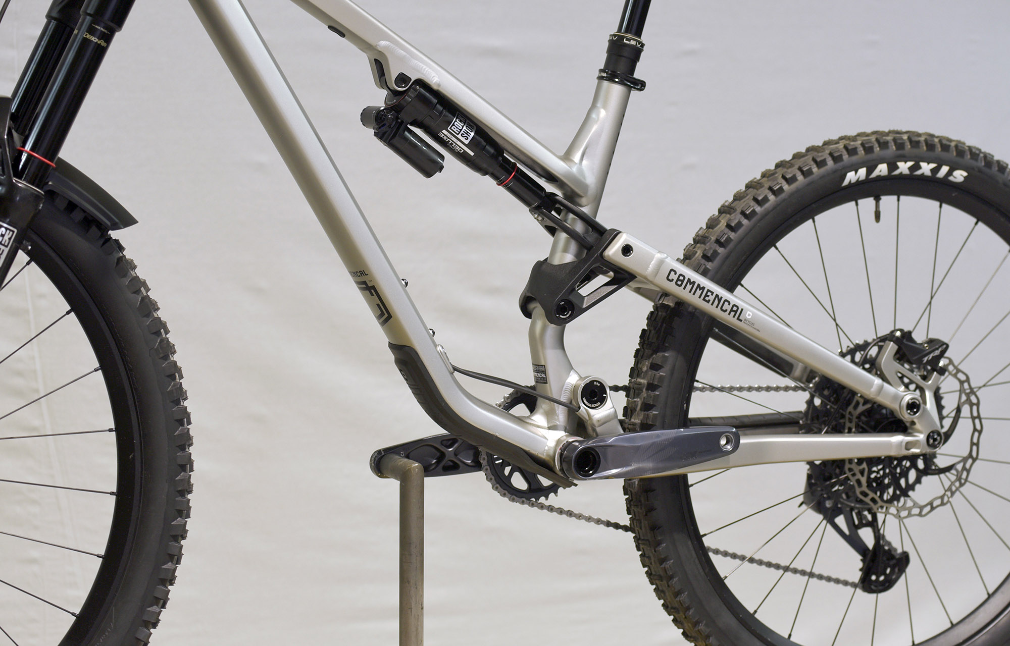 COMMENCAL META SX RACE SILVER - M (22130802) image number null