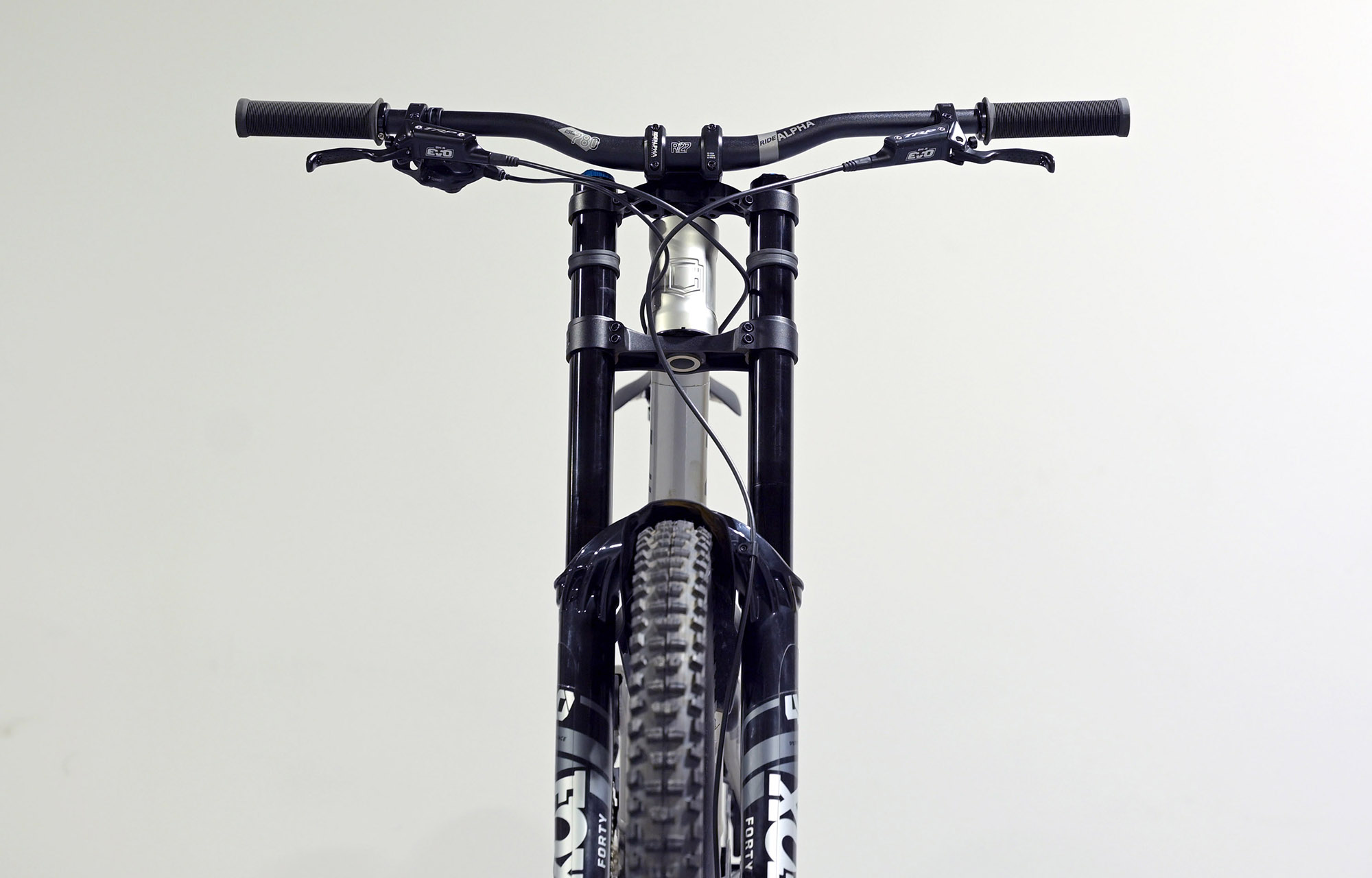 COMMENCAL SUPREME DH V5 ESSENTIAL SILVER - M (23150902) image cover number large 3