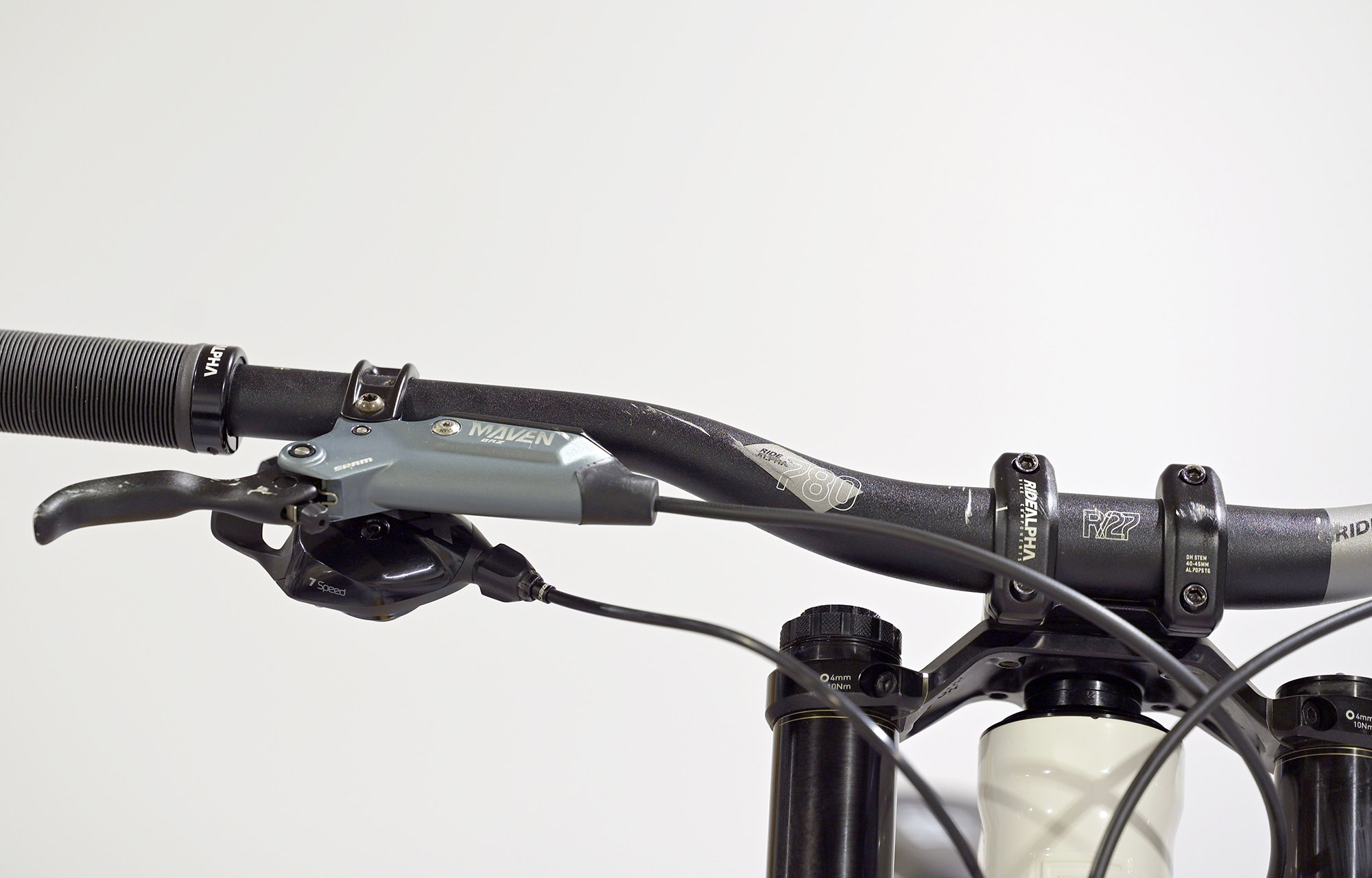 COMMENCAL SUPREME DH V5 ROCKSHOX PURE WHITE - L (24157103) image cover number large 9