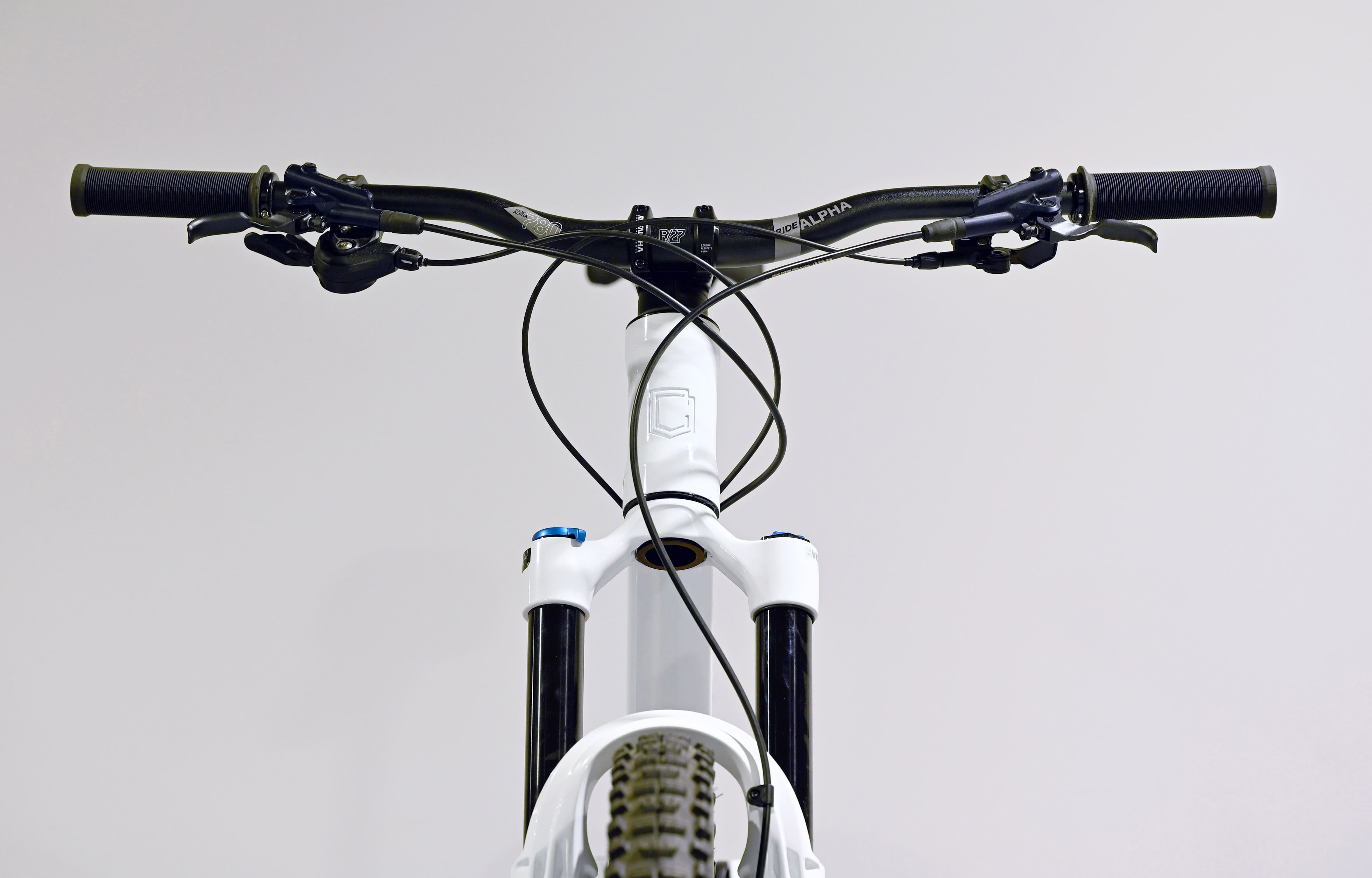 COMMENCAL META V5 ESSENTIAL PURE WHITE - L (23121103) image number null